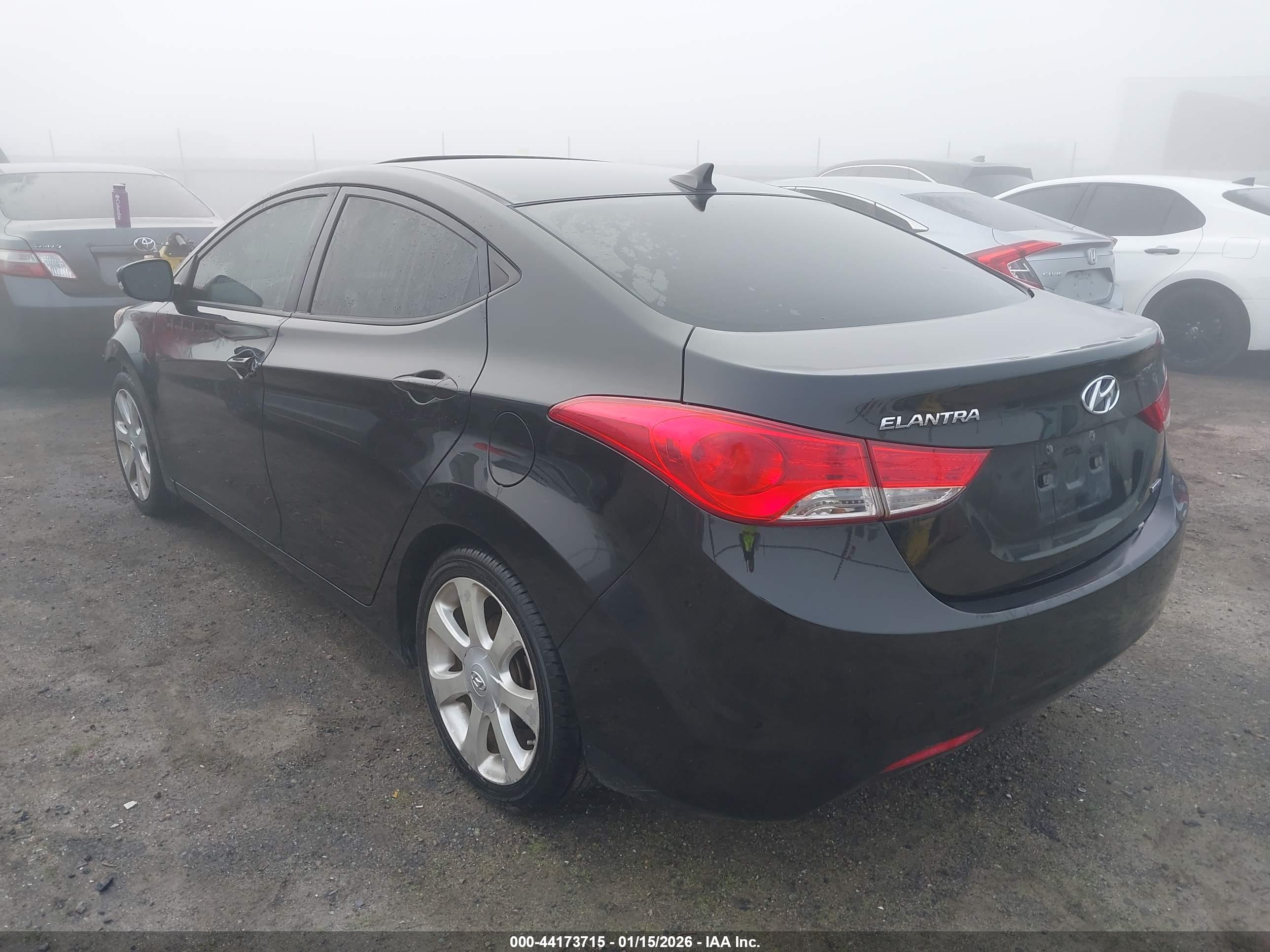 HYUNDAI ELANTRA image 3