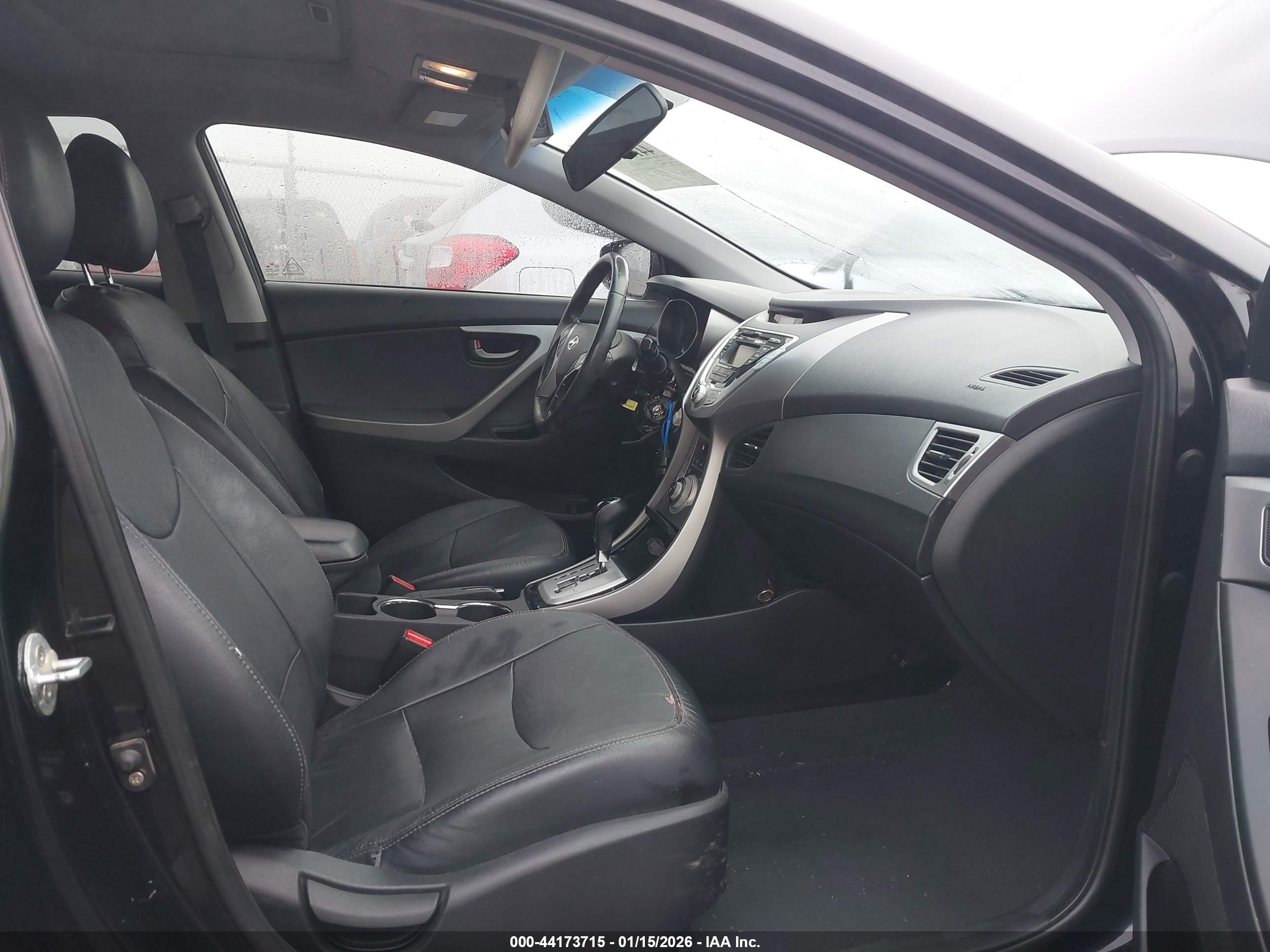 HYUNDAI ELANTRA image 5