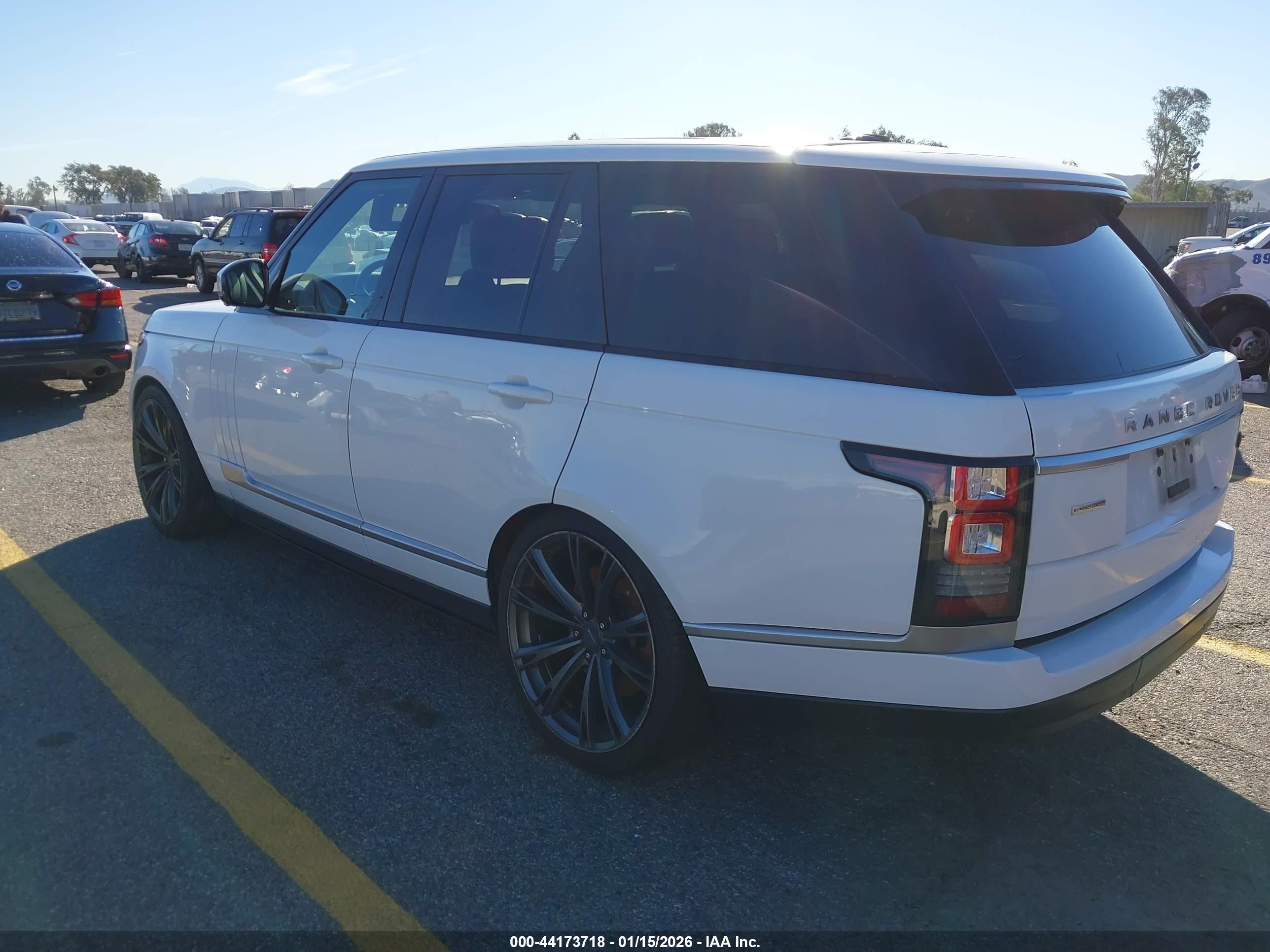 LAND ROVER image 3