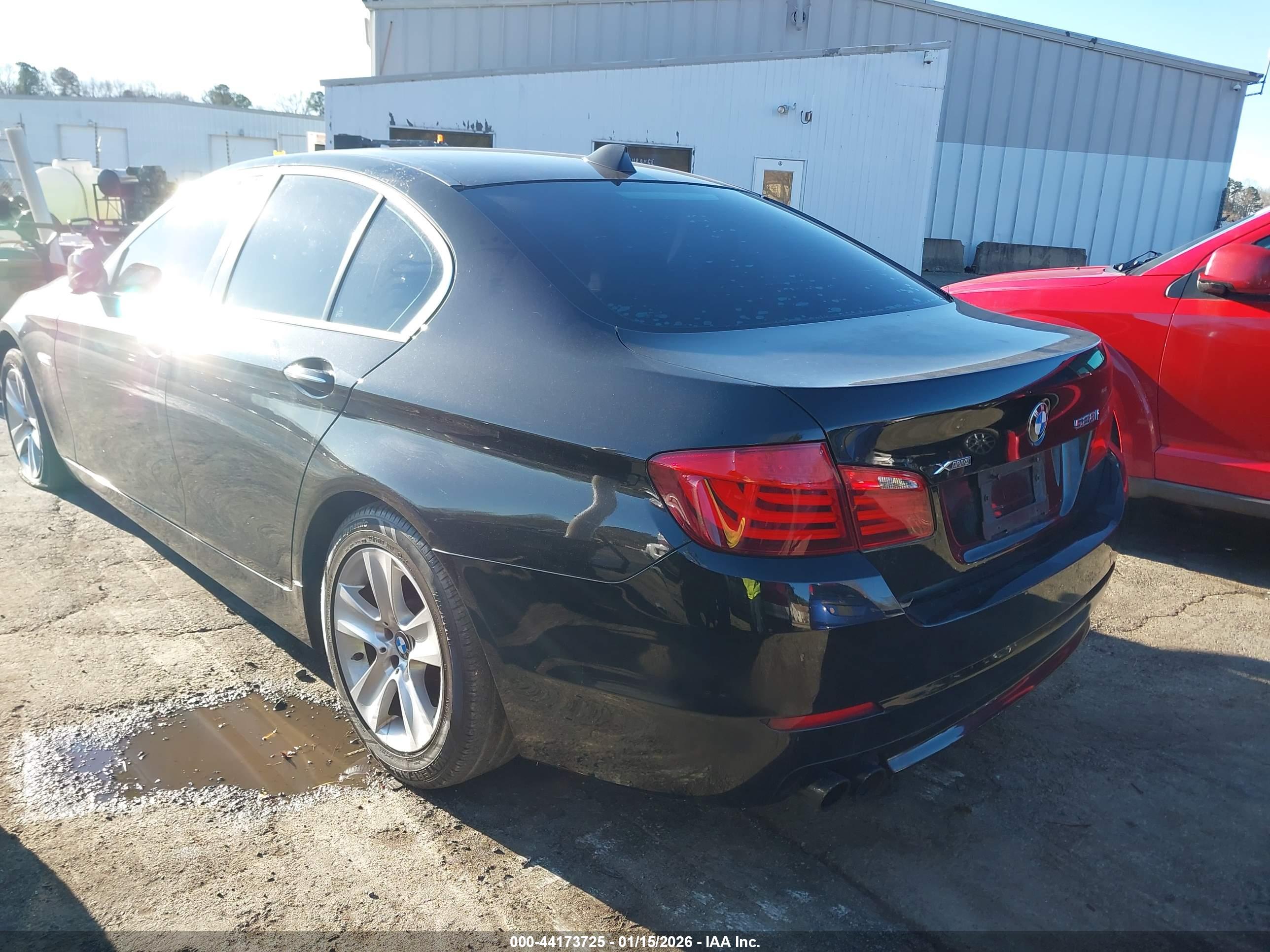 BMW 528I image 3