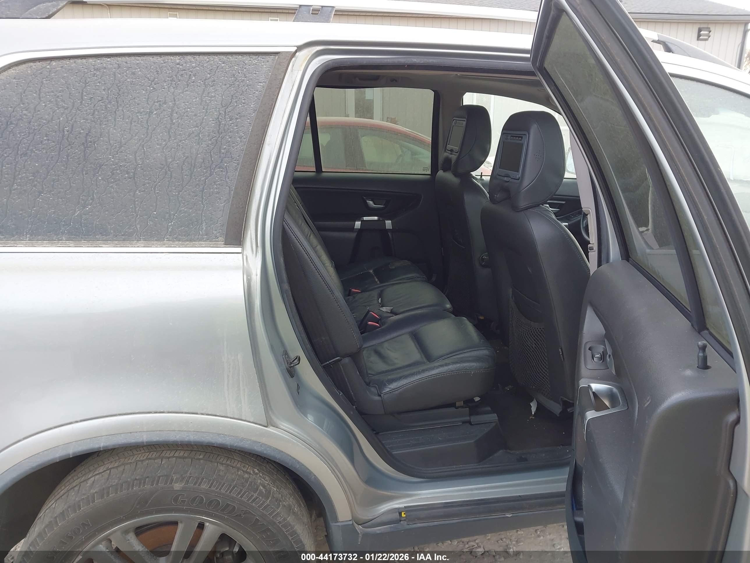 VOLVO XC90 image 8