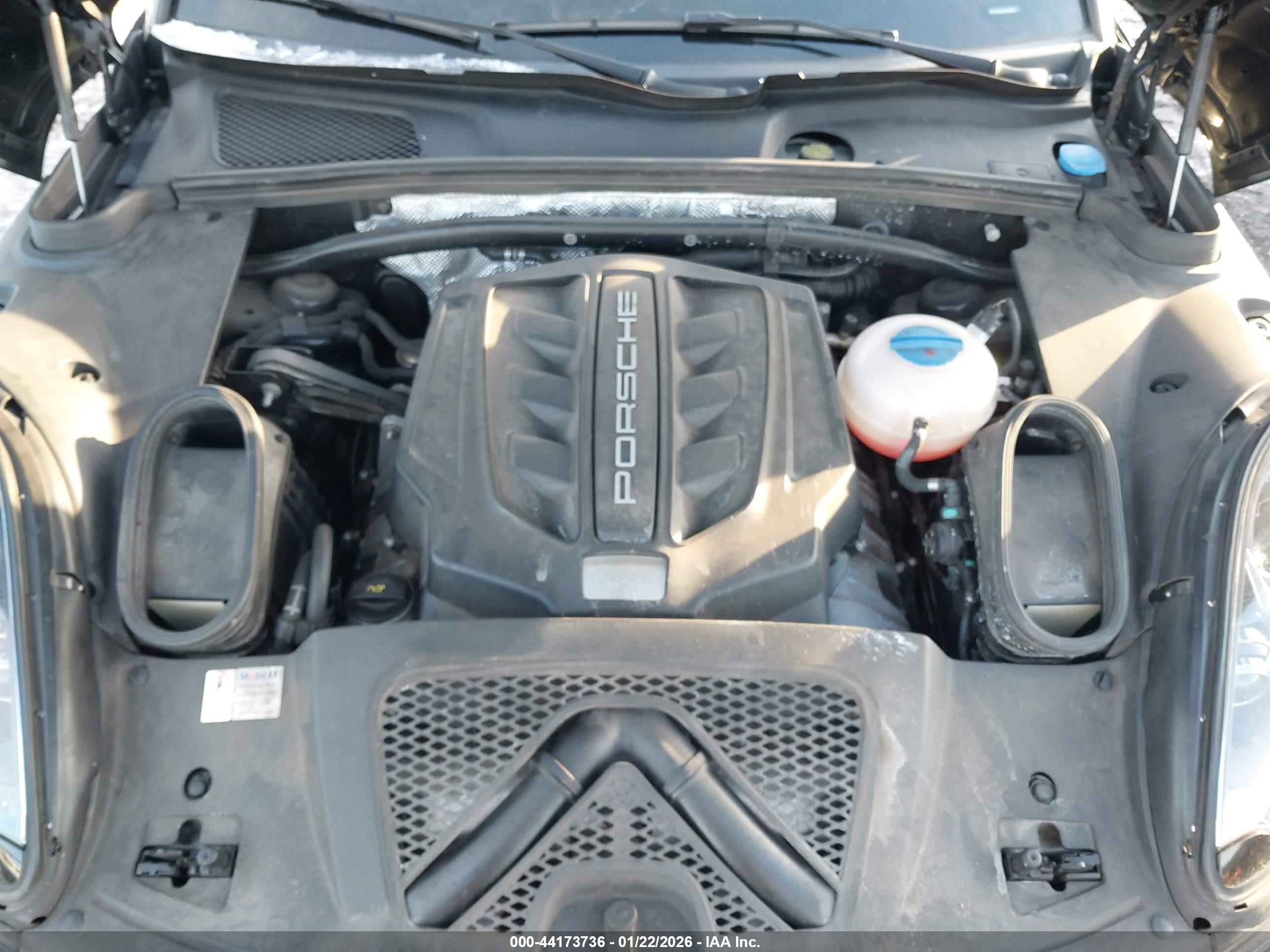 PORSCHE MACAN image 10