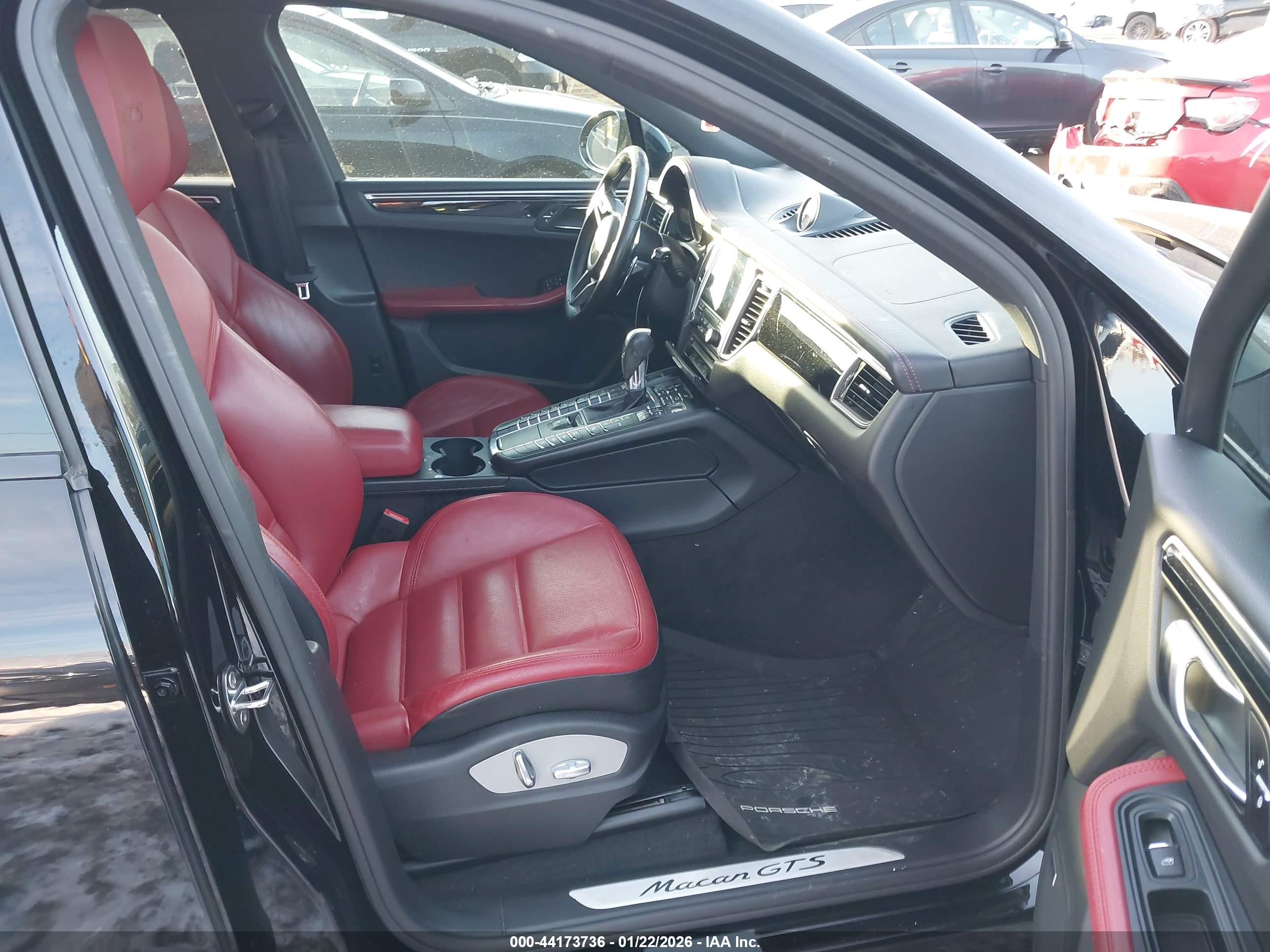 PORSCHE MACAN image 5