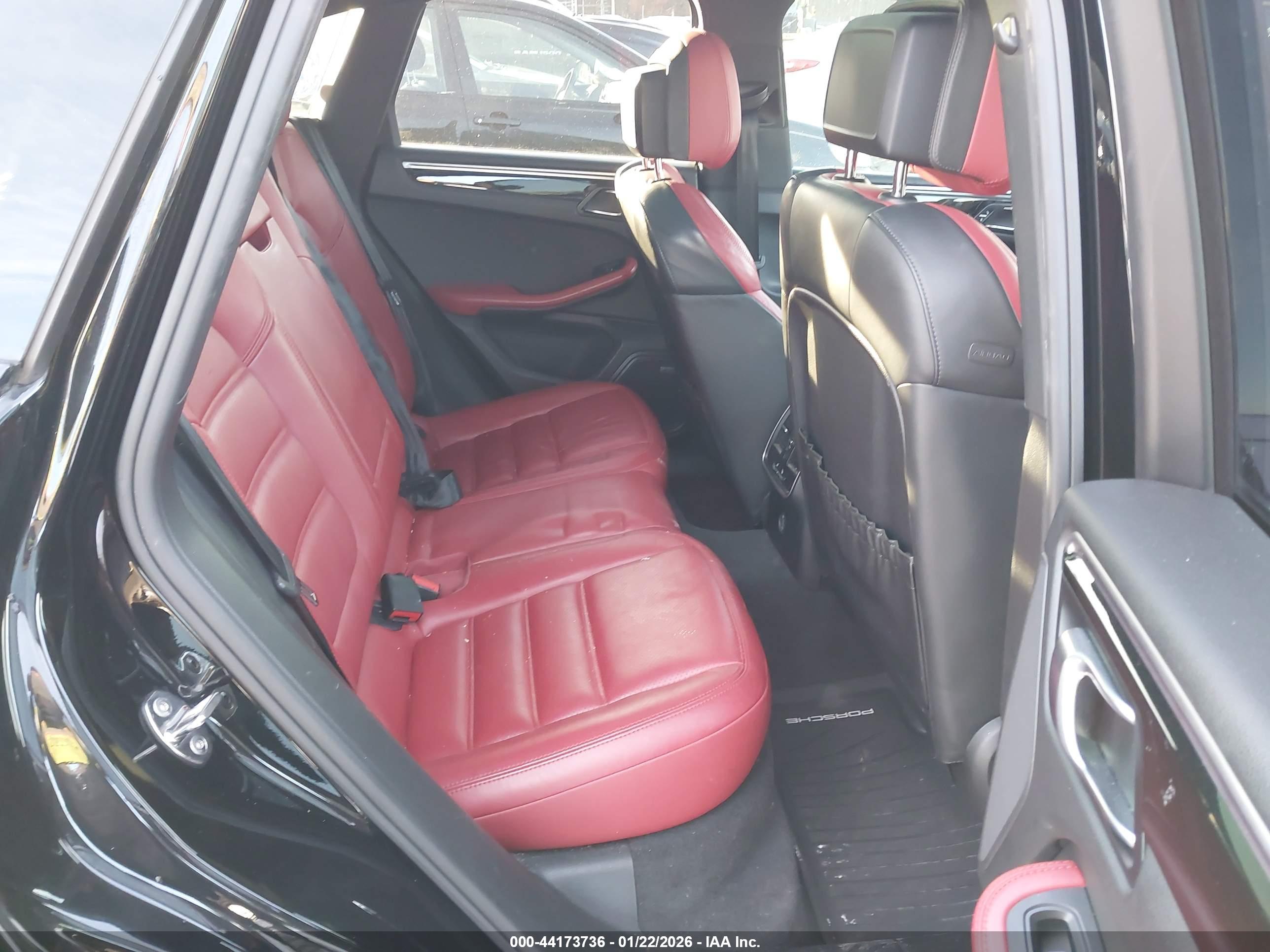 PORSCHE MACAN image 8