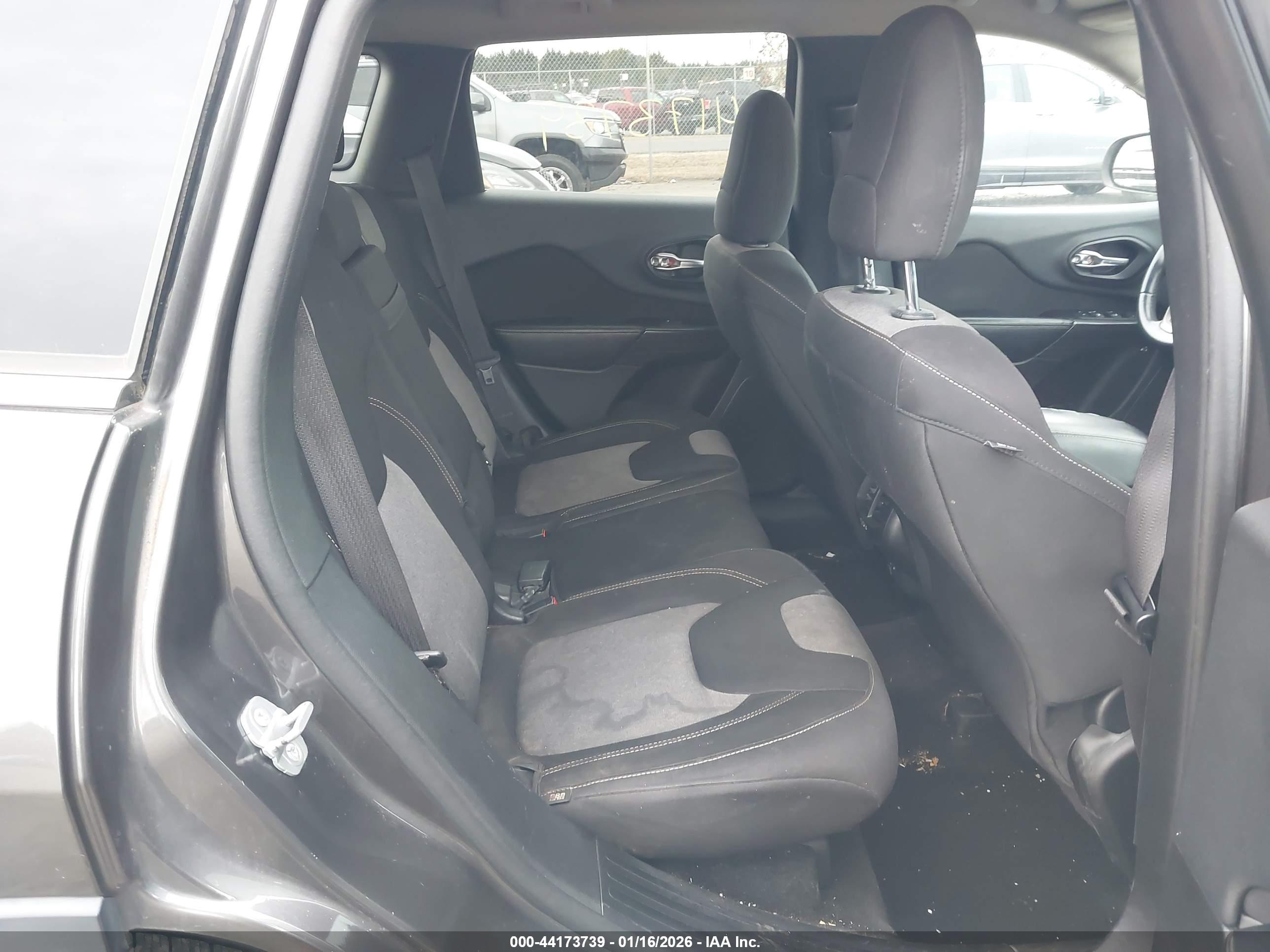 JEEP CHEROKEE image 8