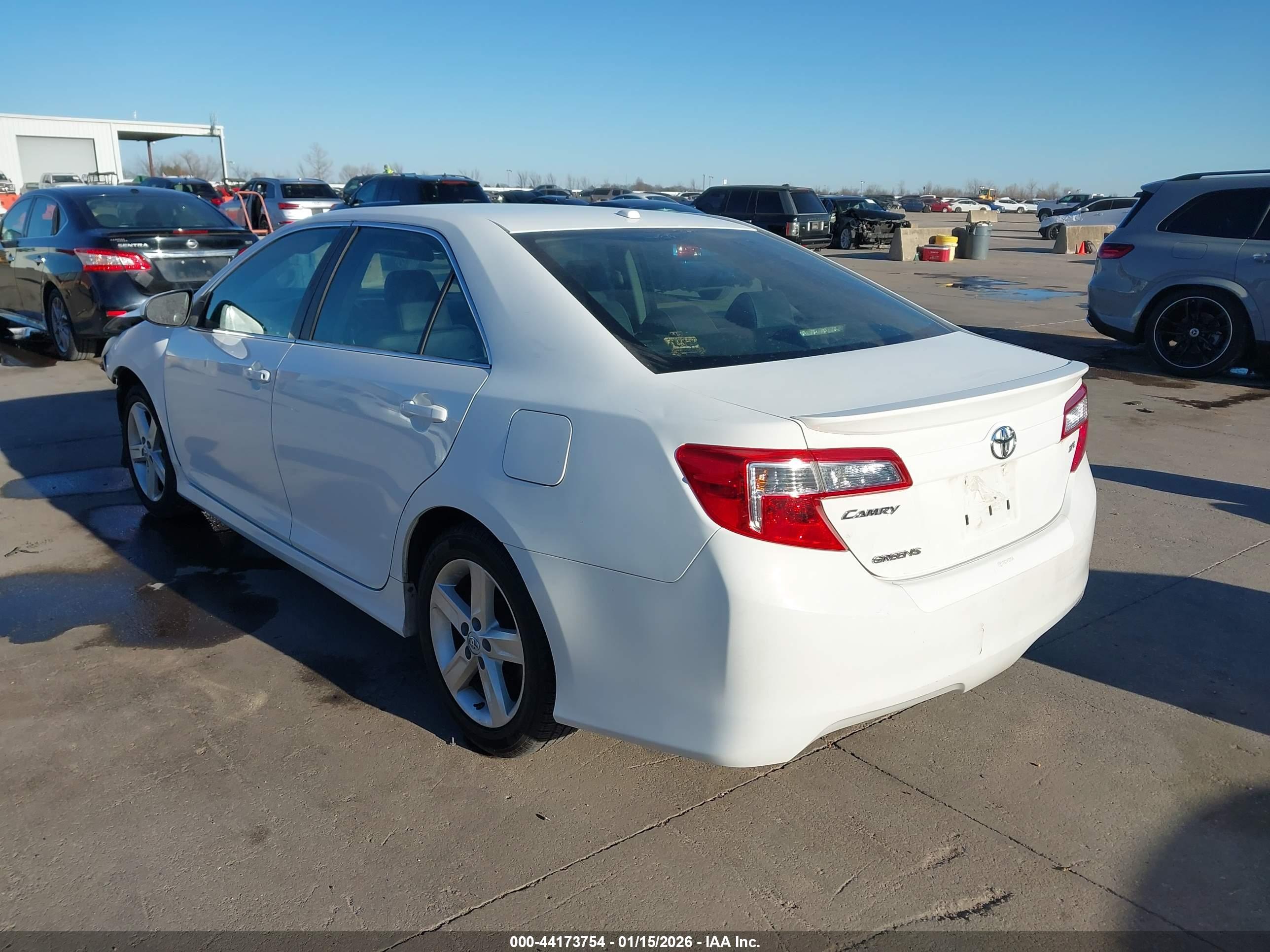 TOYOTA CAMRY image 3