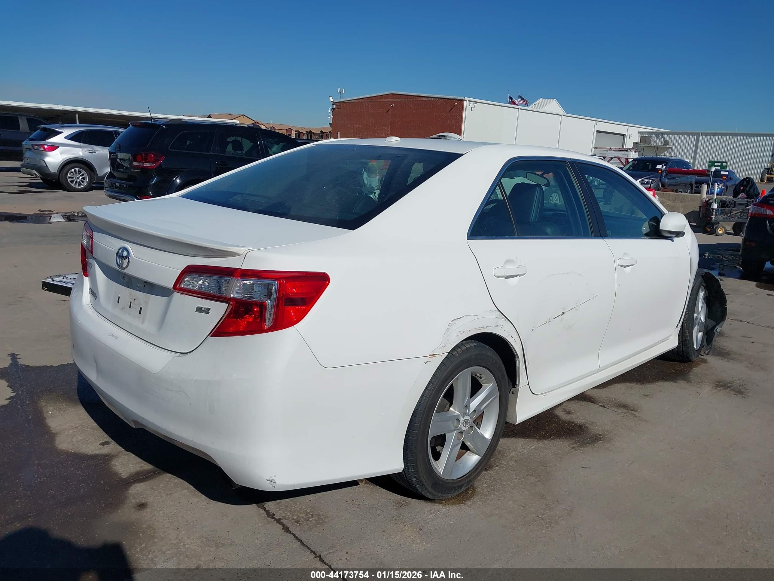 TOYOTA CAMRY image 4