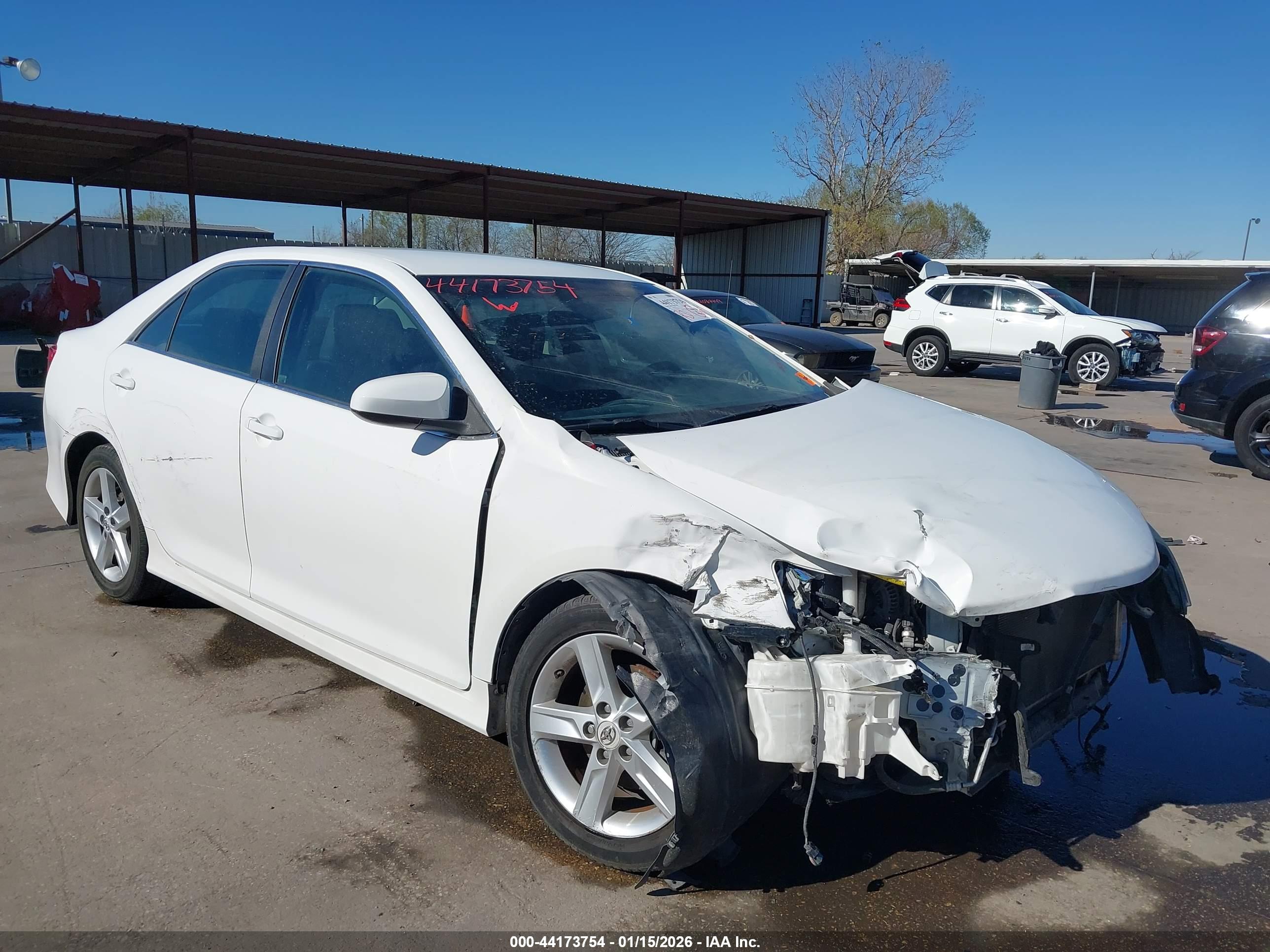 TOYOTA CAMRY image 6