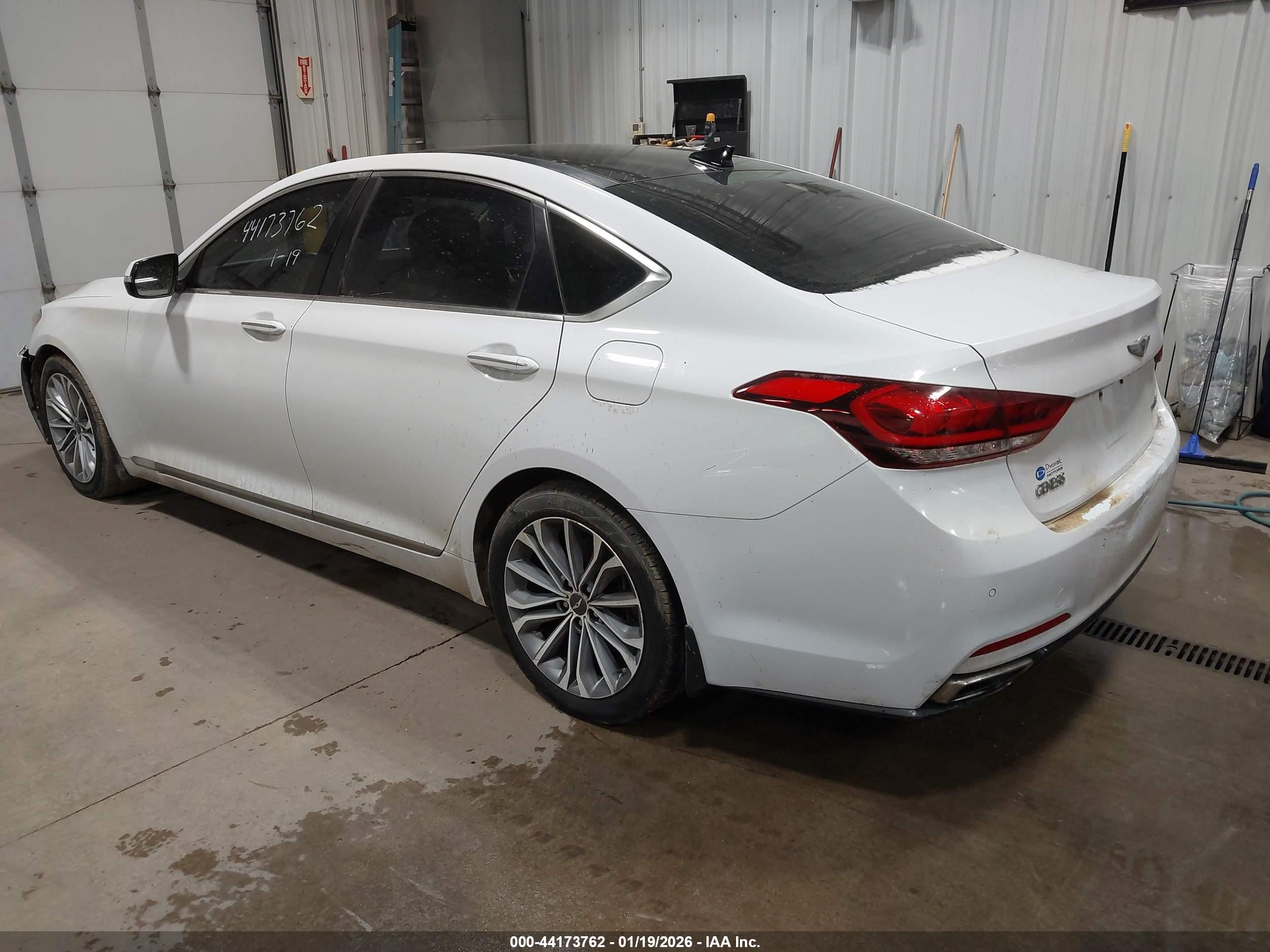 HYUNDAI GENESIS image 3