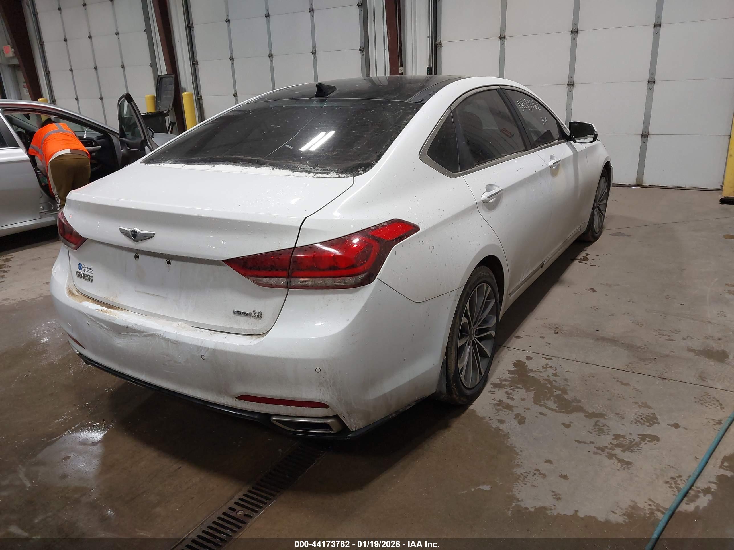HYUNDAI GENESIS image 4