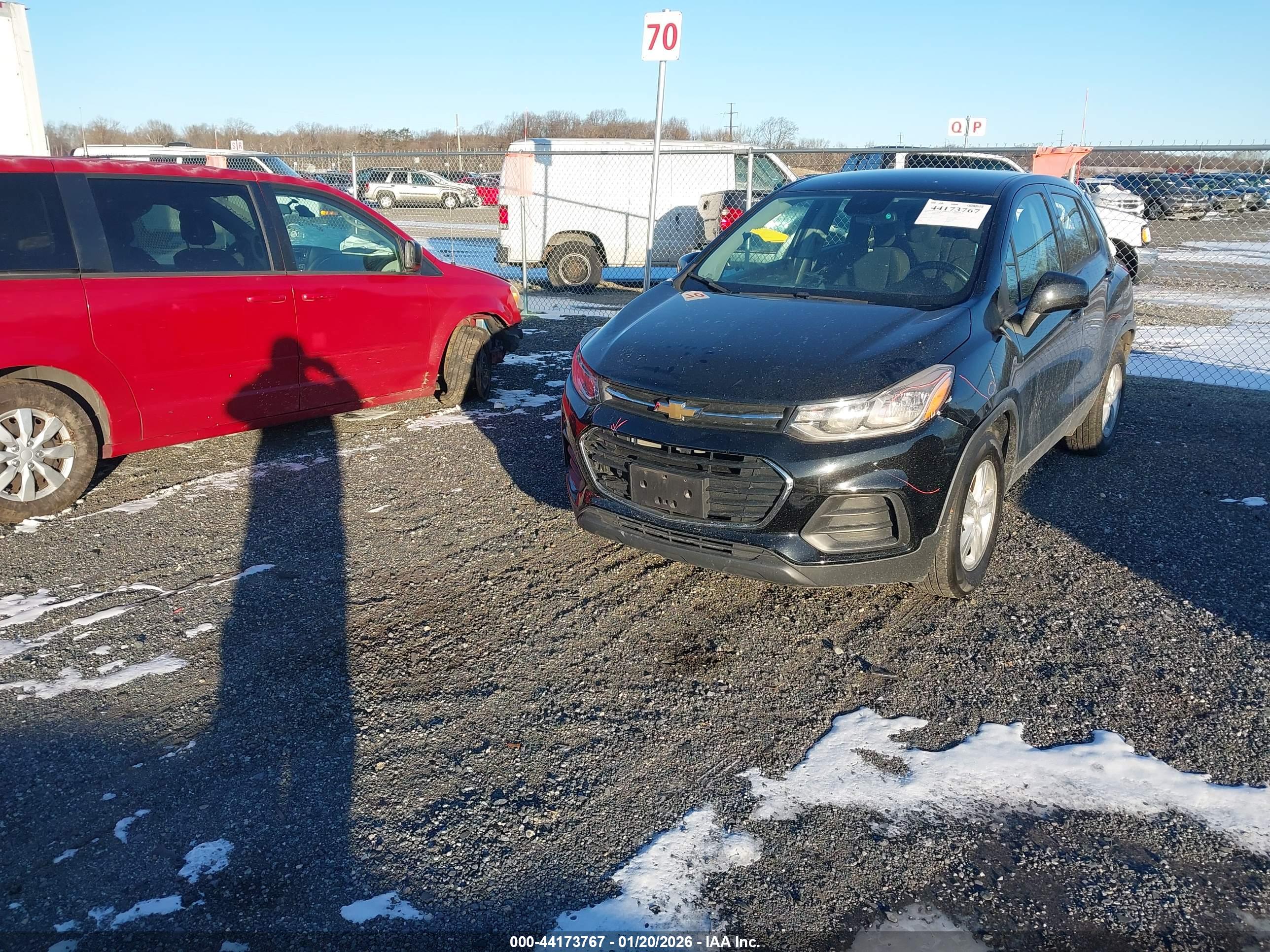 CHEVROLET TRAX image 2