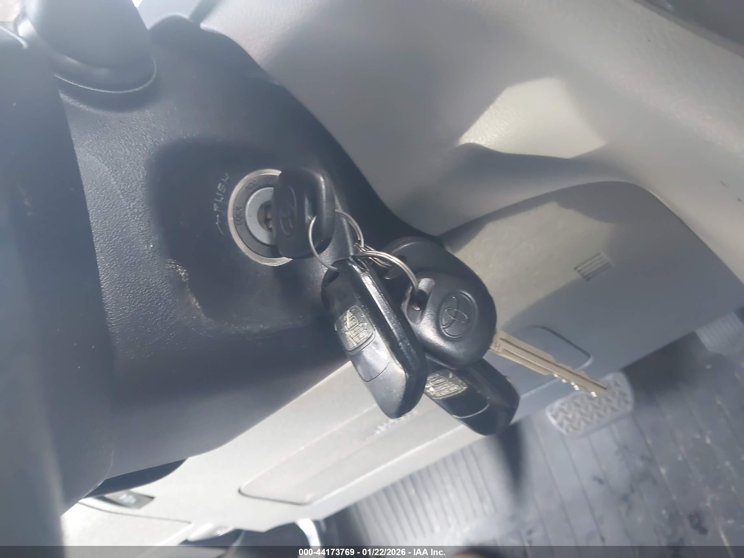 TOYOTA SIENNA image 11