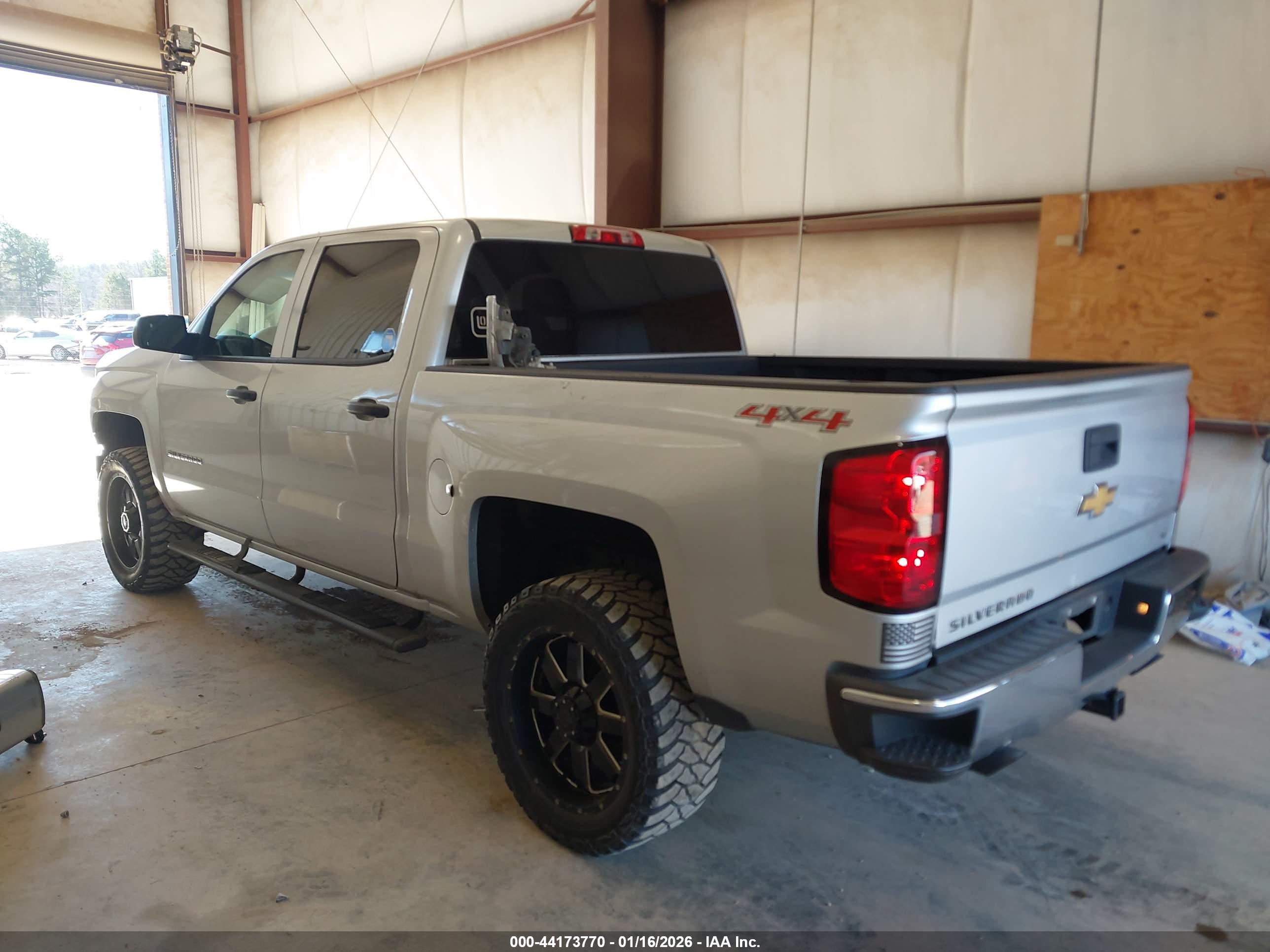 CHEVROLET SILVERADO image 3