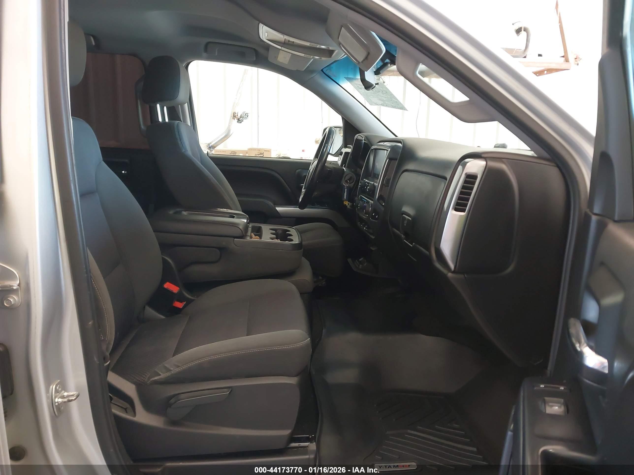 CHEVROLET SILVERADO image 5