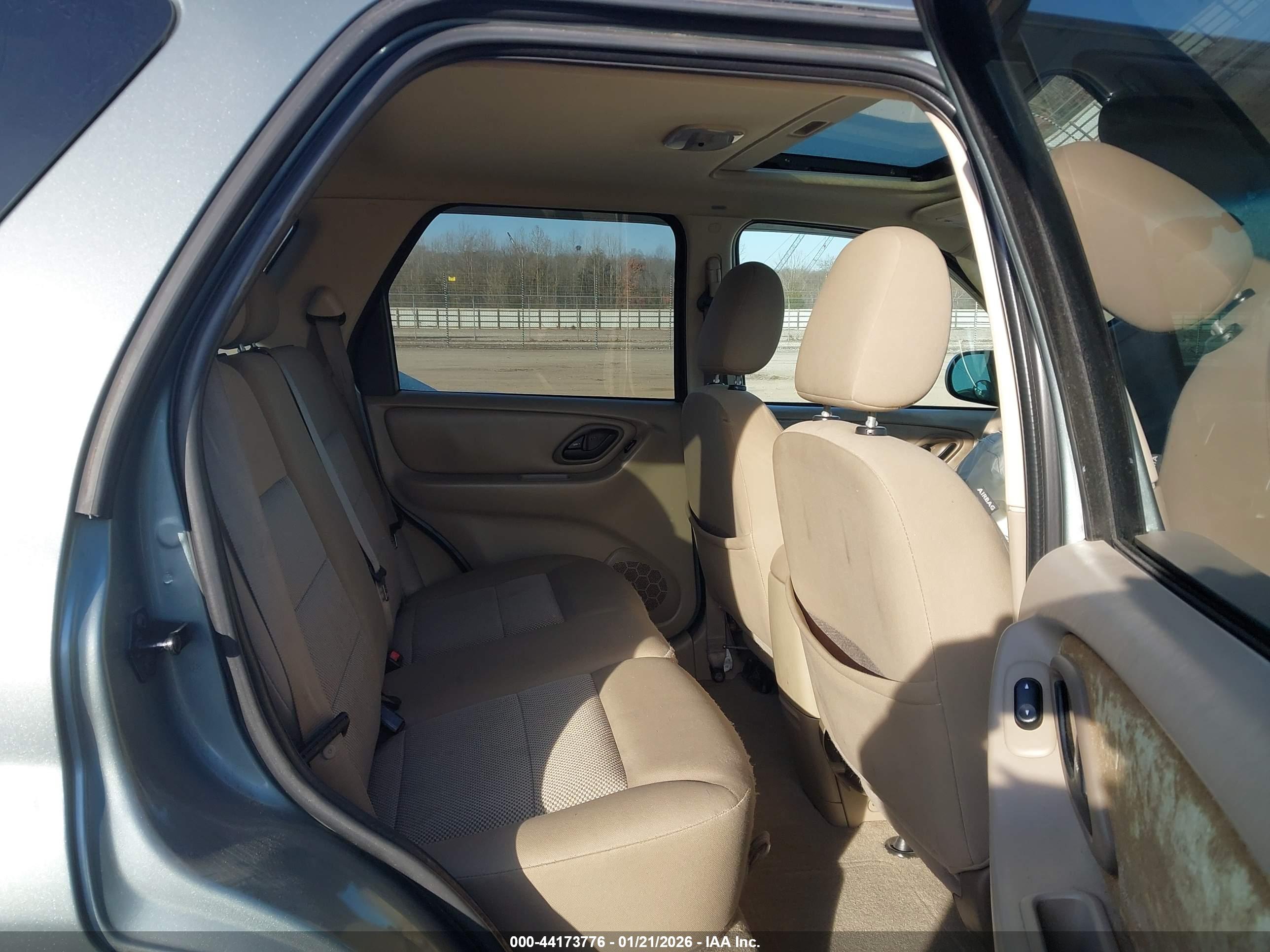 FORD ESCAPE image 8