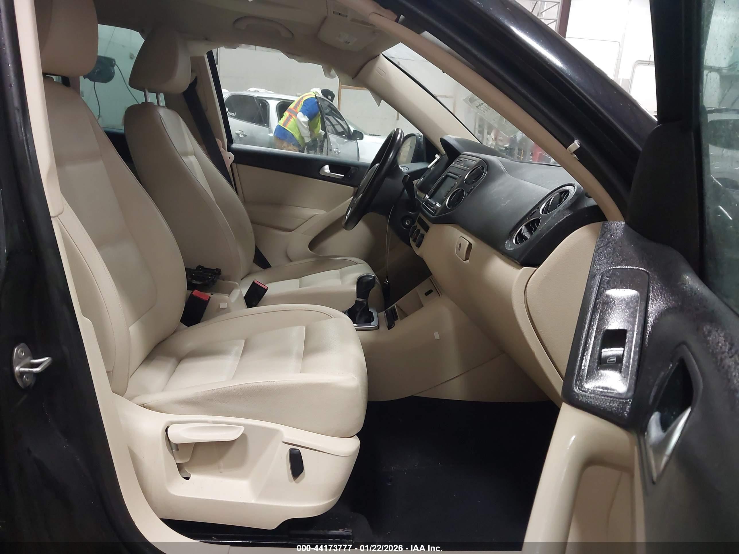 VOLKSWAGEN TIGUAN image 5