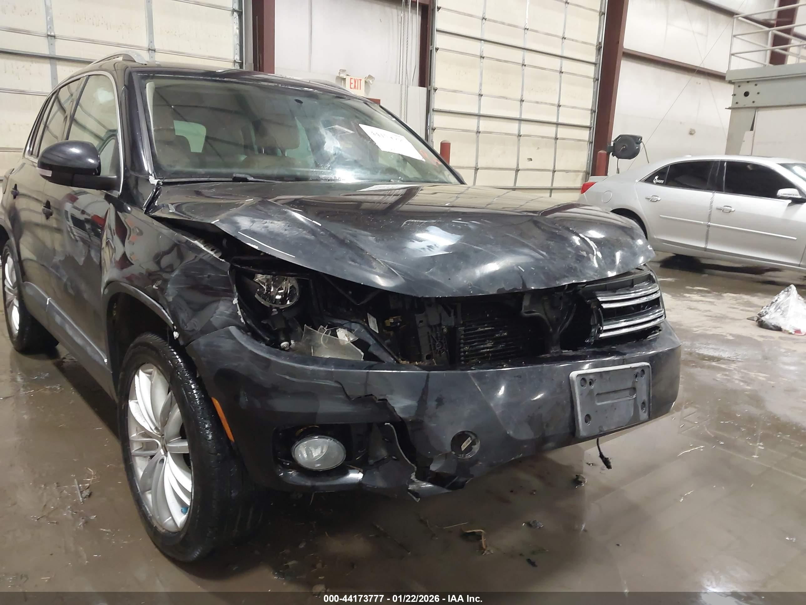 VOLKSWAGEN TIGUAN image 6
