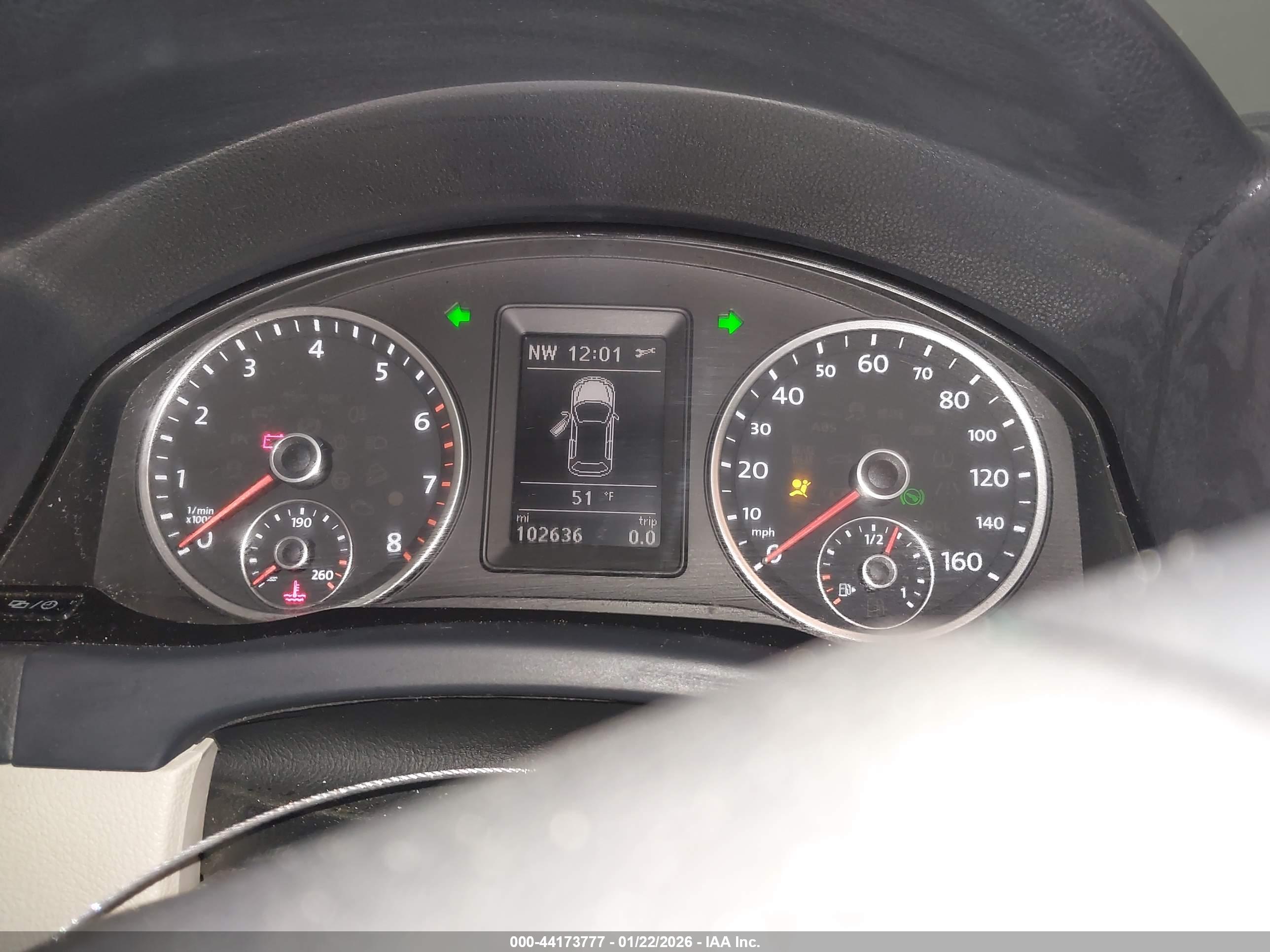 VOLKSWAGEN TIGUAN image 7