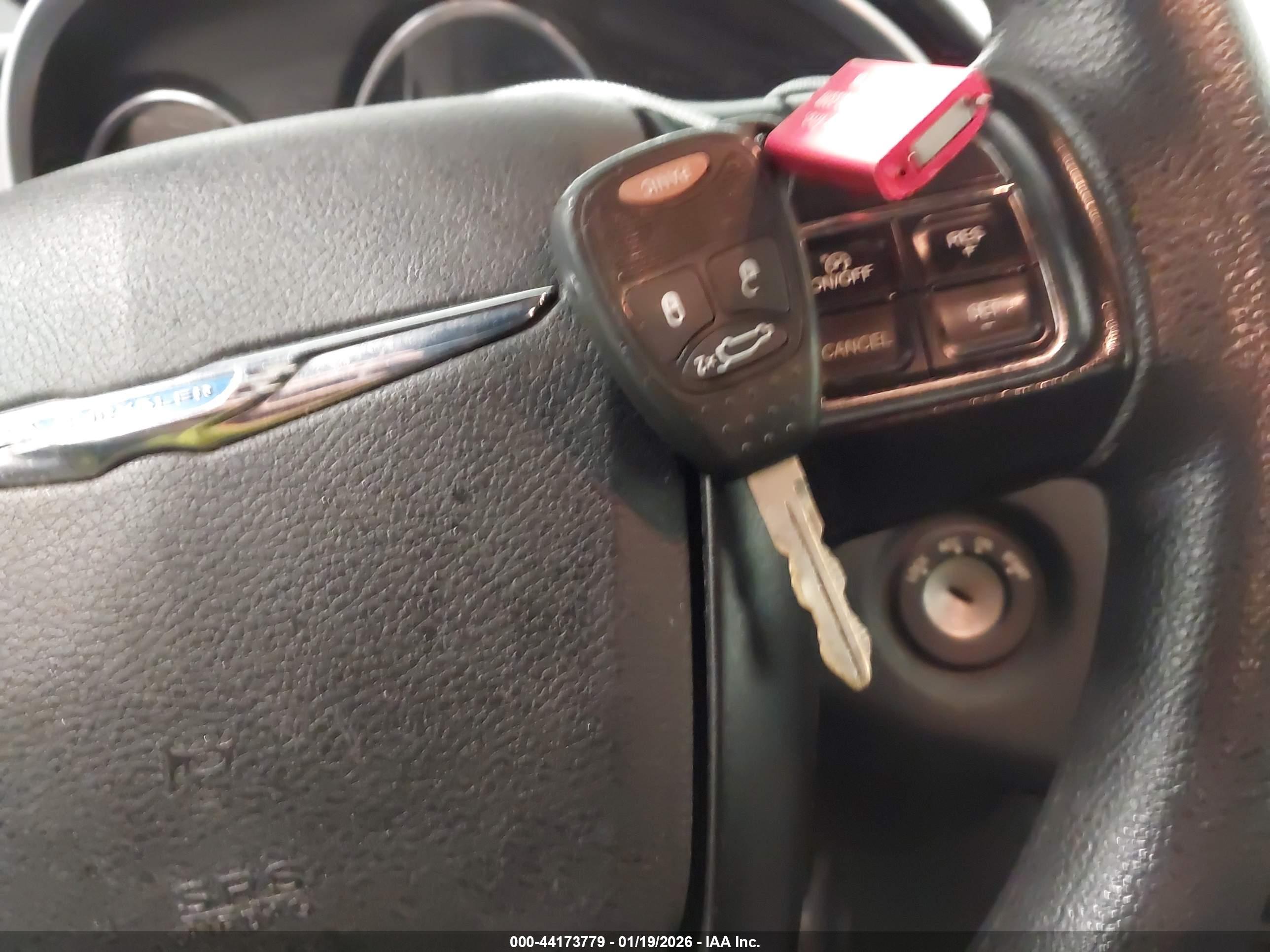 CHRYSLER 200 image 11