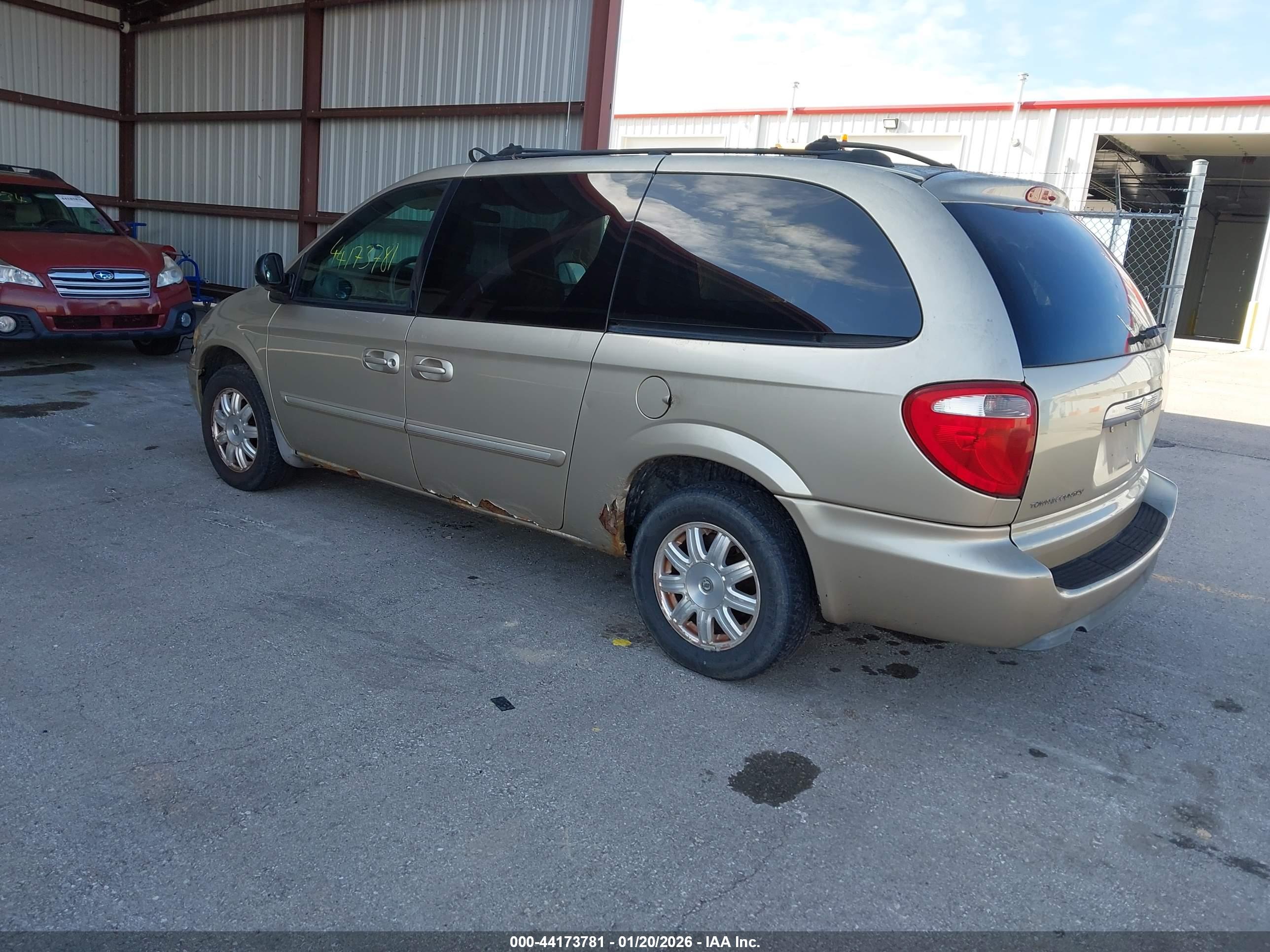 CHRYSLER TOWN image 3