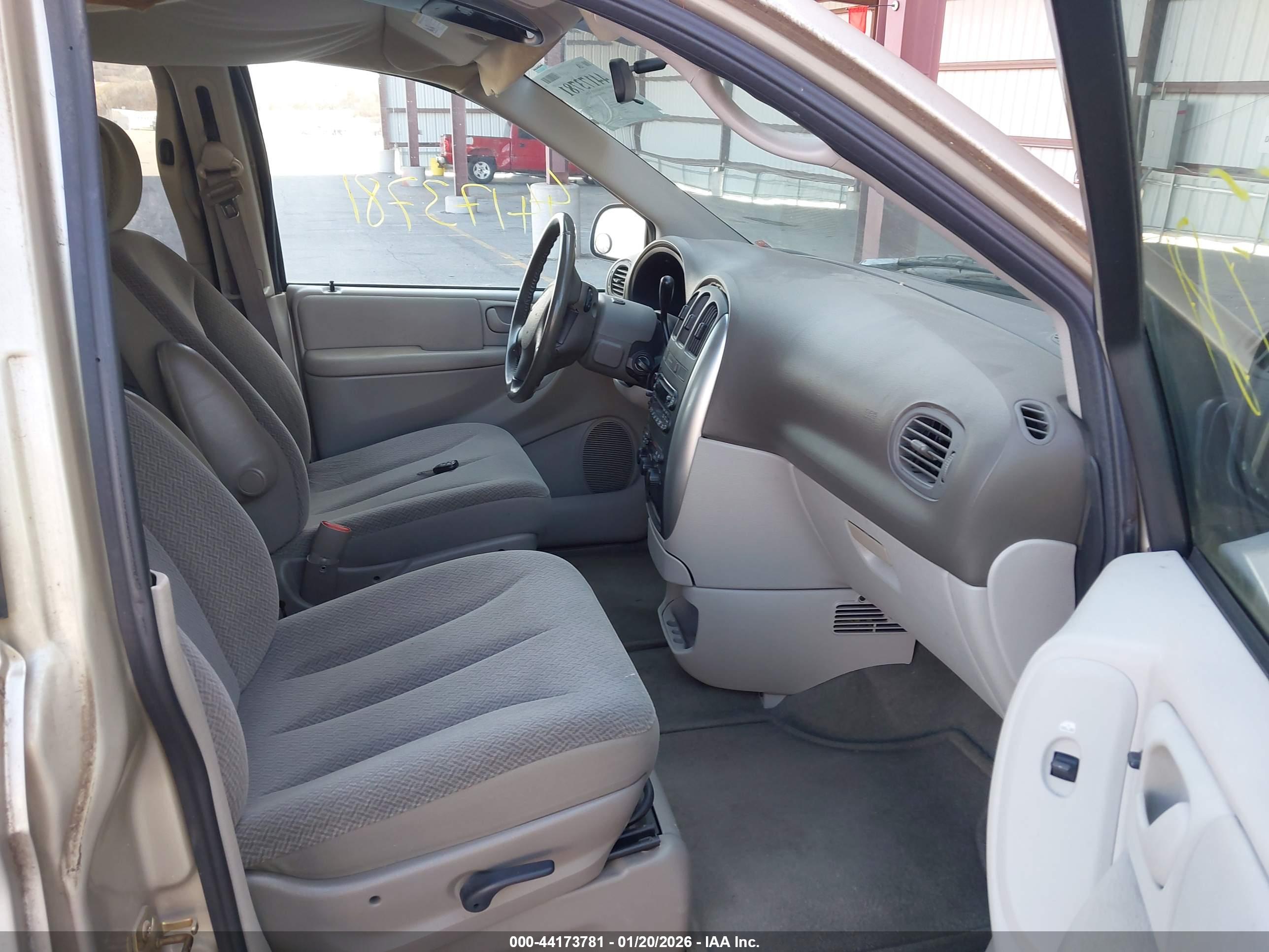 CHRYSLER TOWN image 5