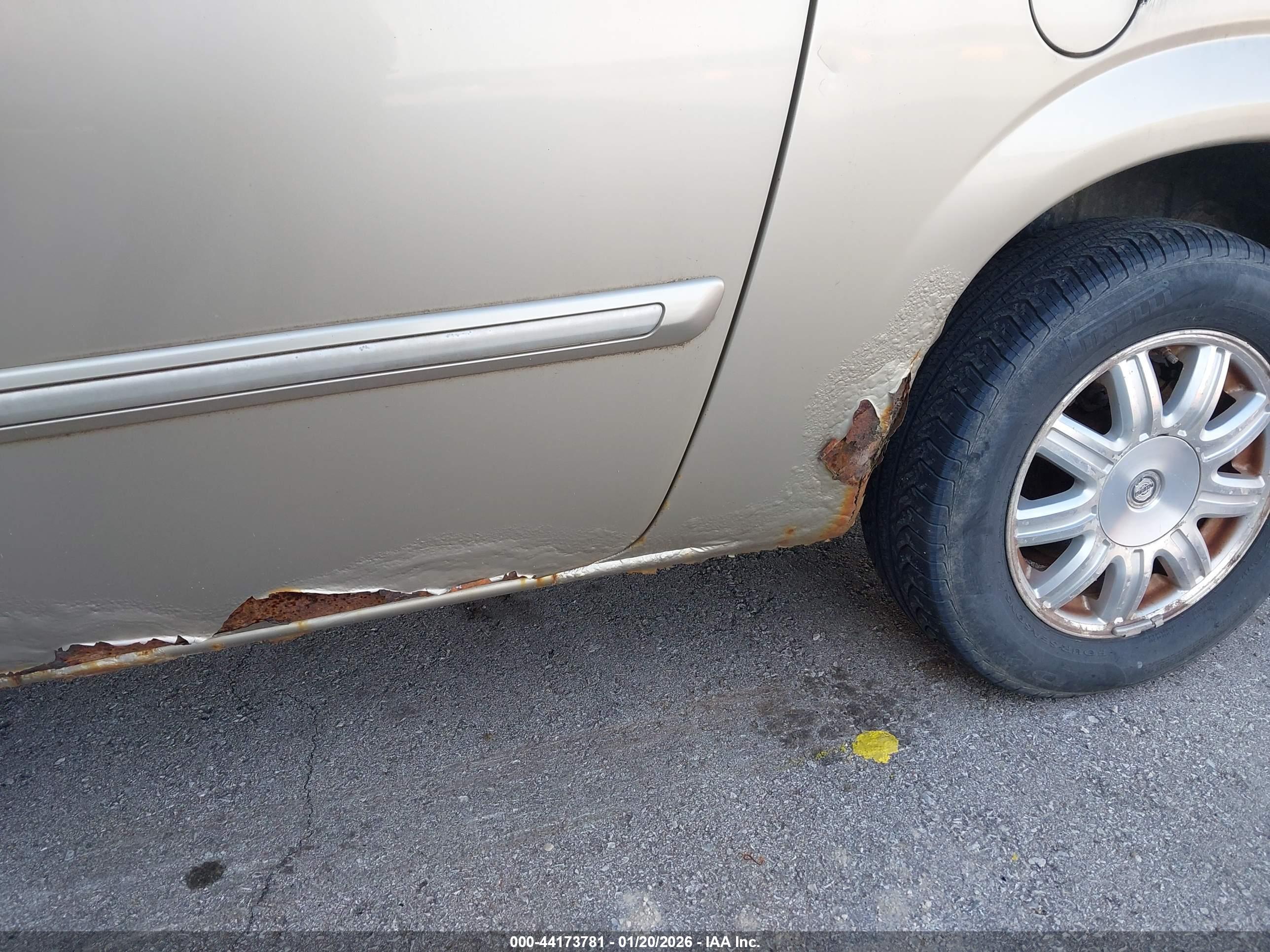 CHRYSLER TOWN image 6