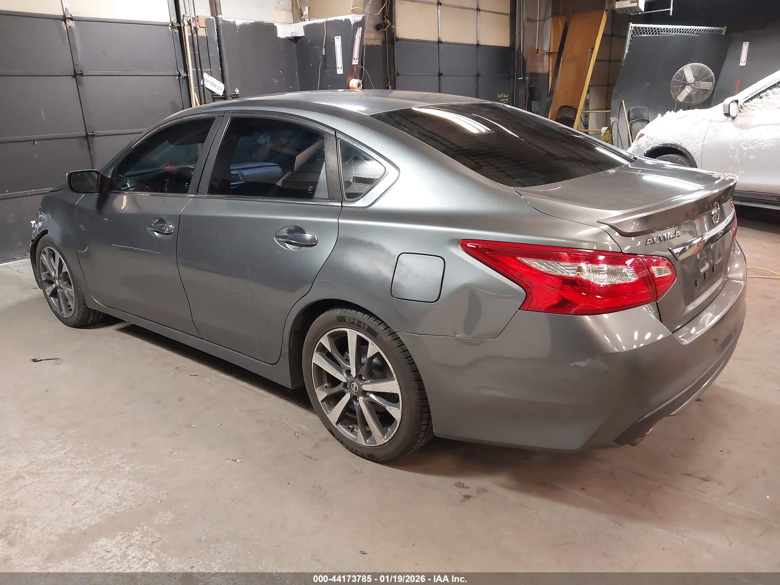 NISSAN ALTIMA image 3