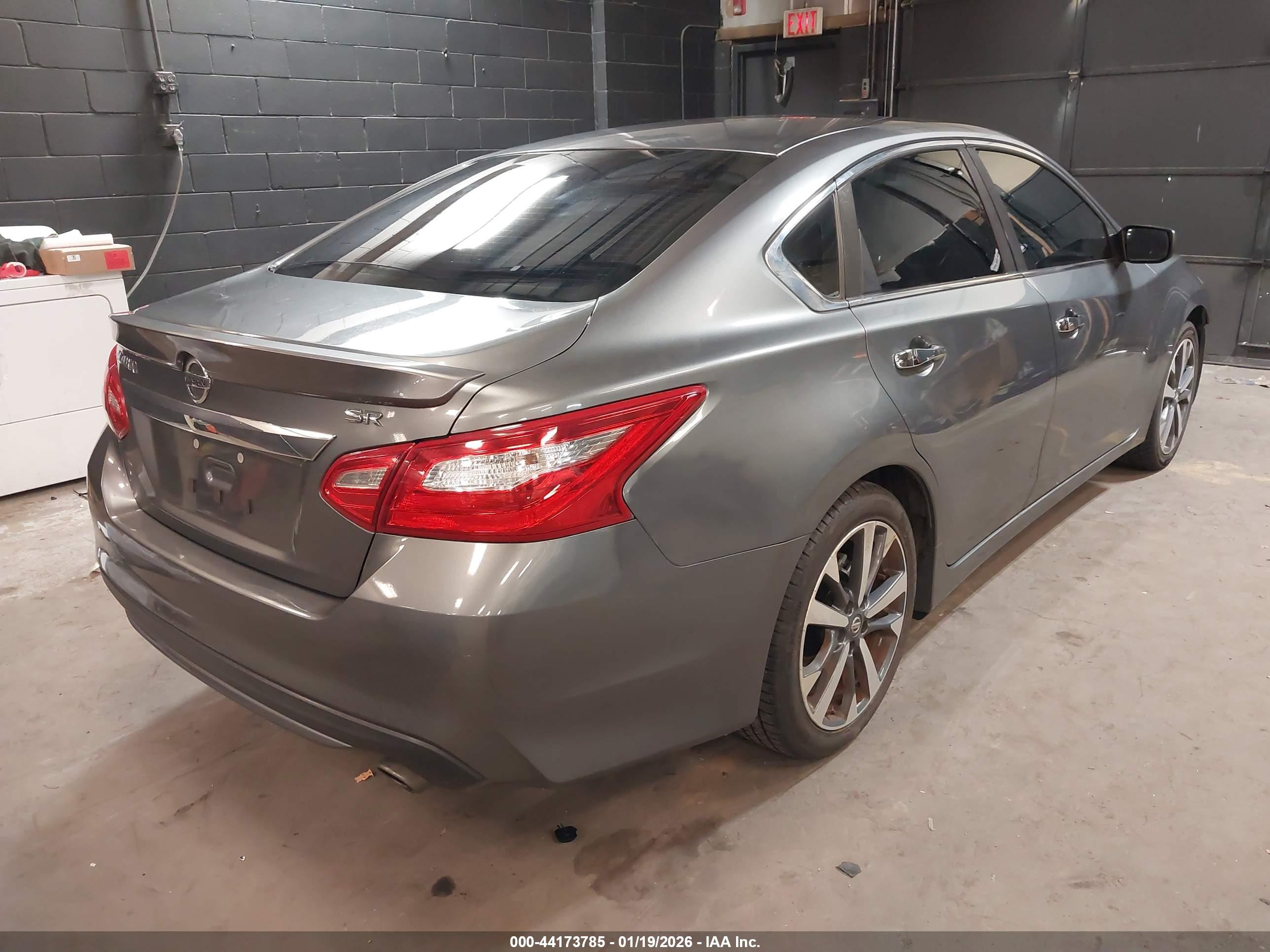 NISSAN ALTIMA image 4