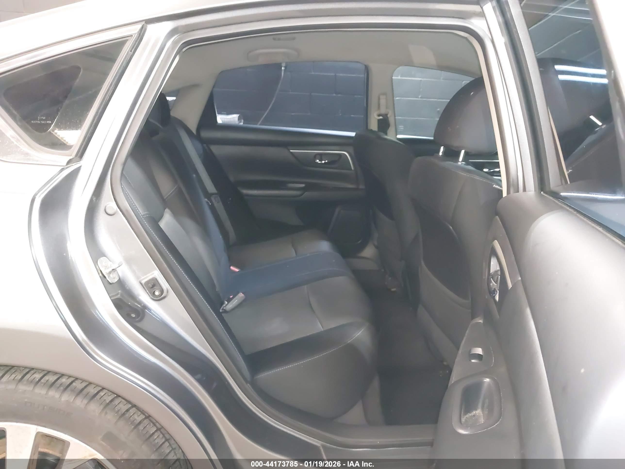 NISSAN ALTIMA image 8
