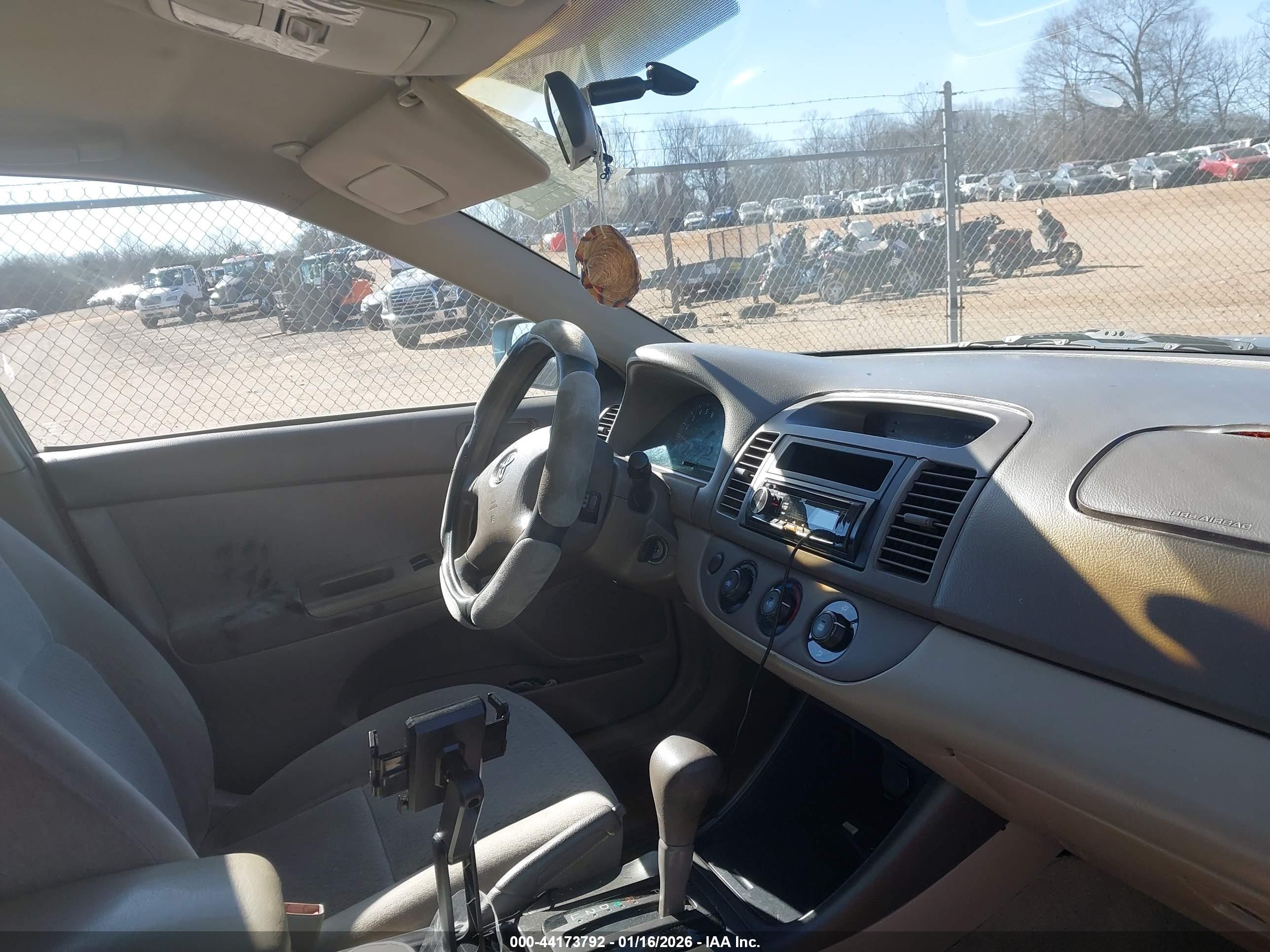 TOYOTA CAMRY image 5