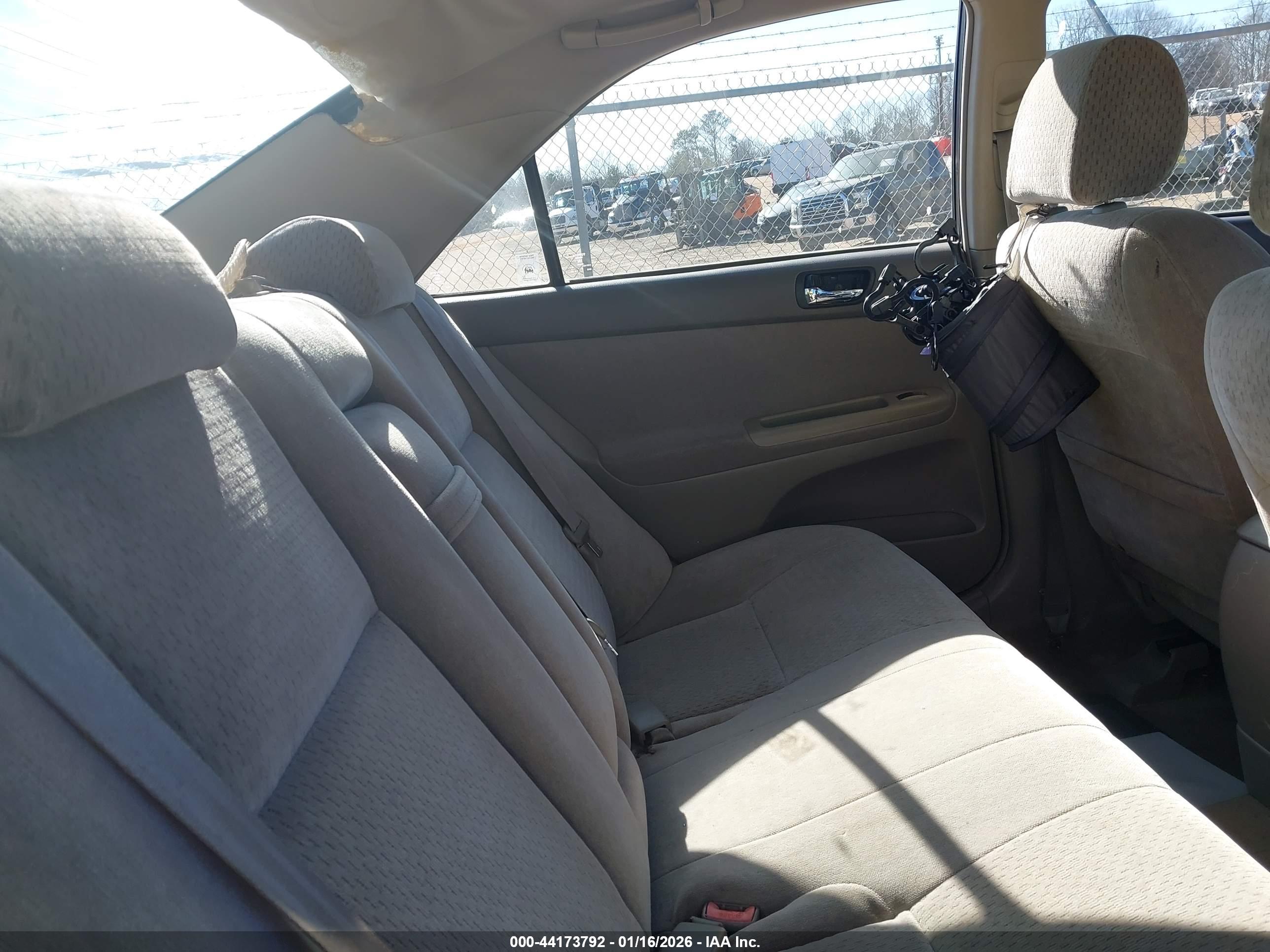 TOYOTA CAMRY image 8