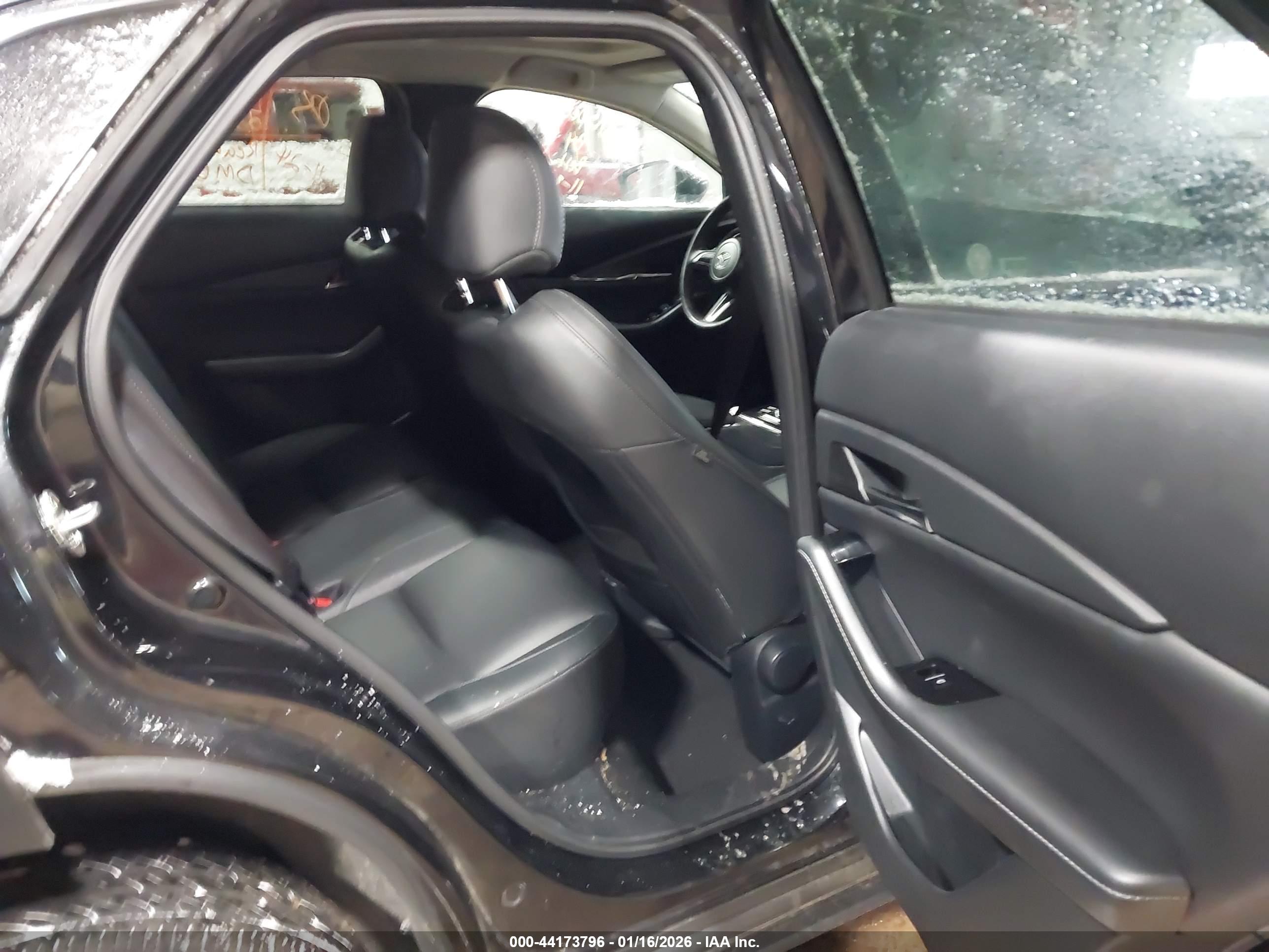 MAZDA CX-30 image 8