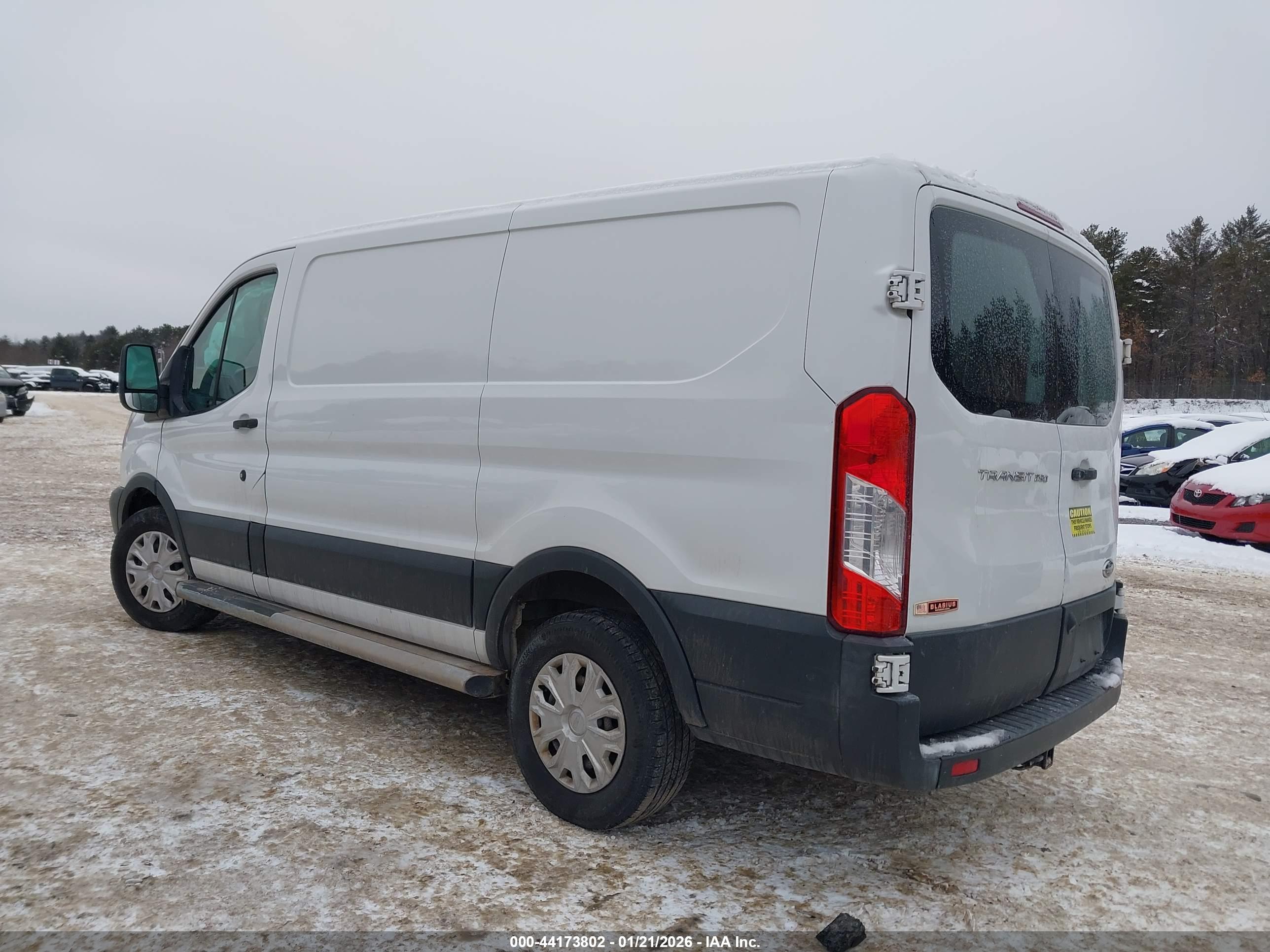 FORD TRANSIT-250 image 3