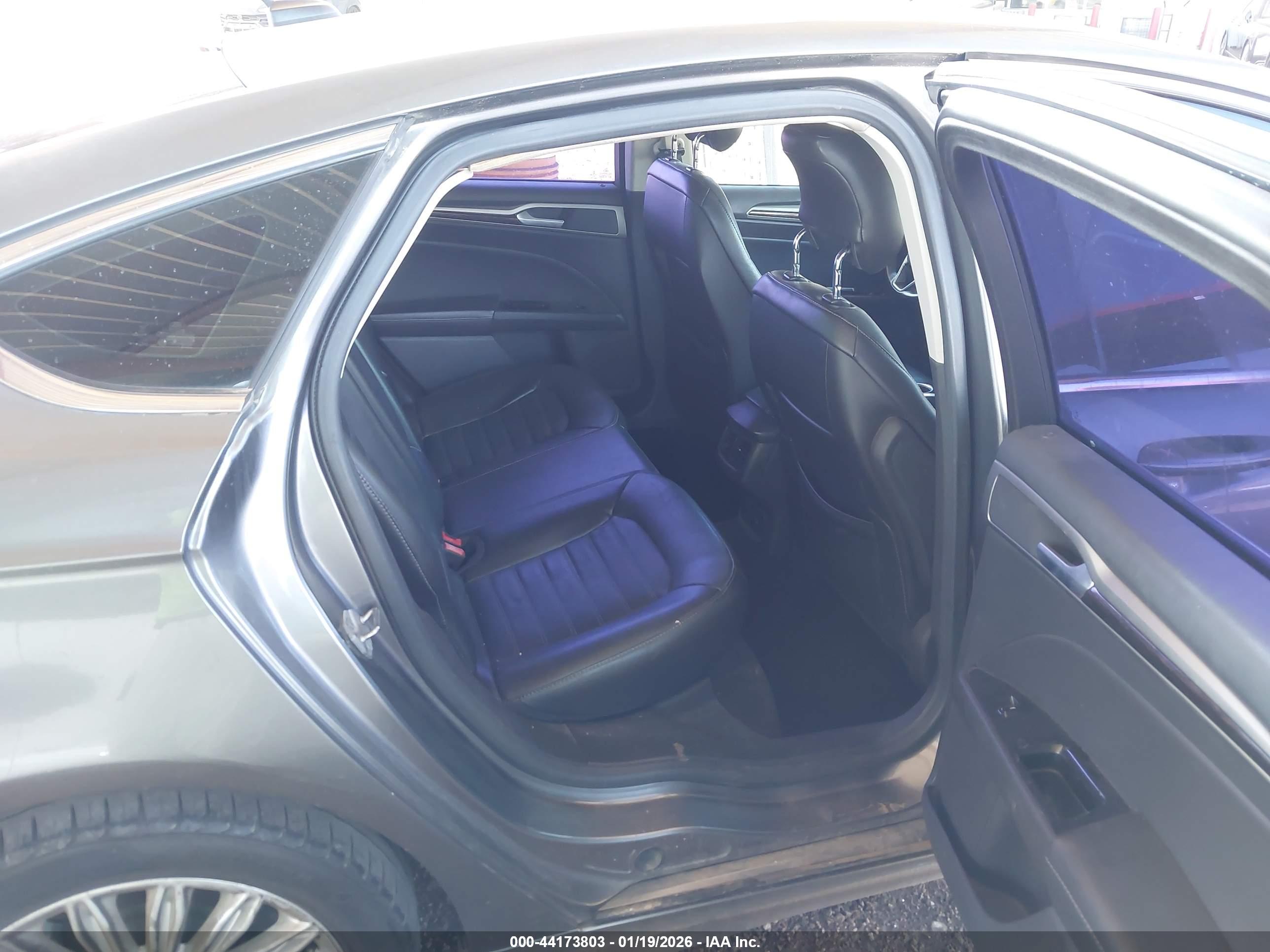 FORD FUSION image 8