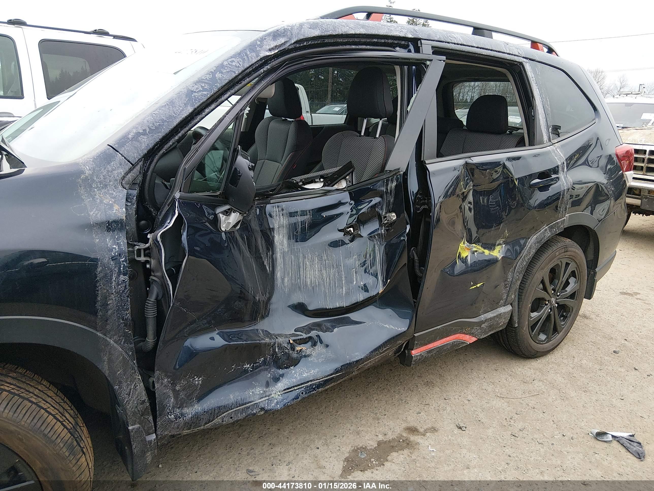SUBARU FORESTER image 6