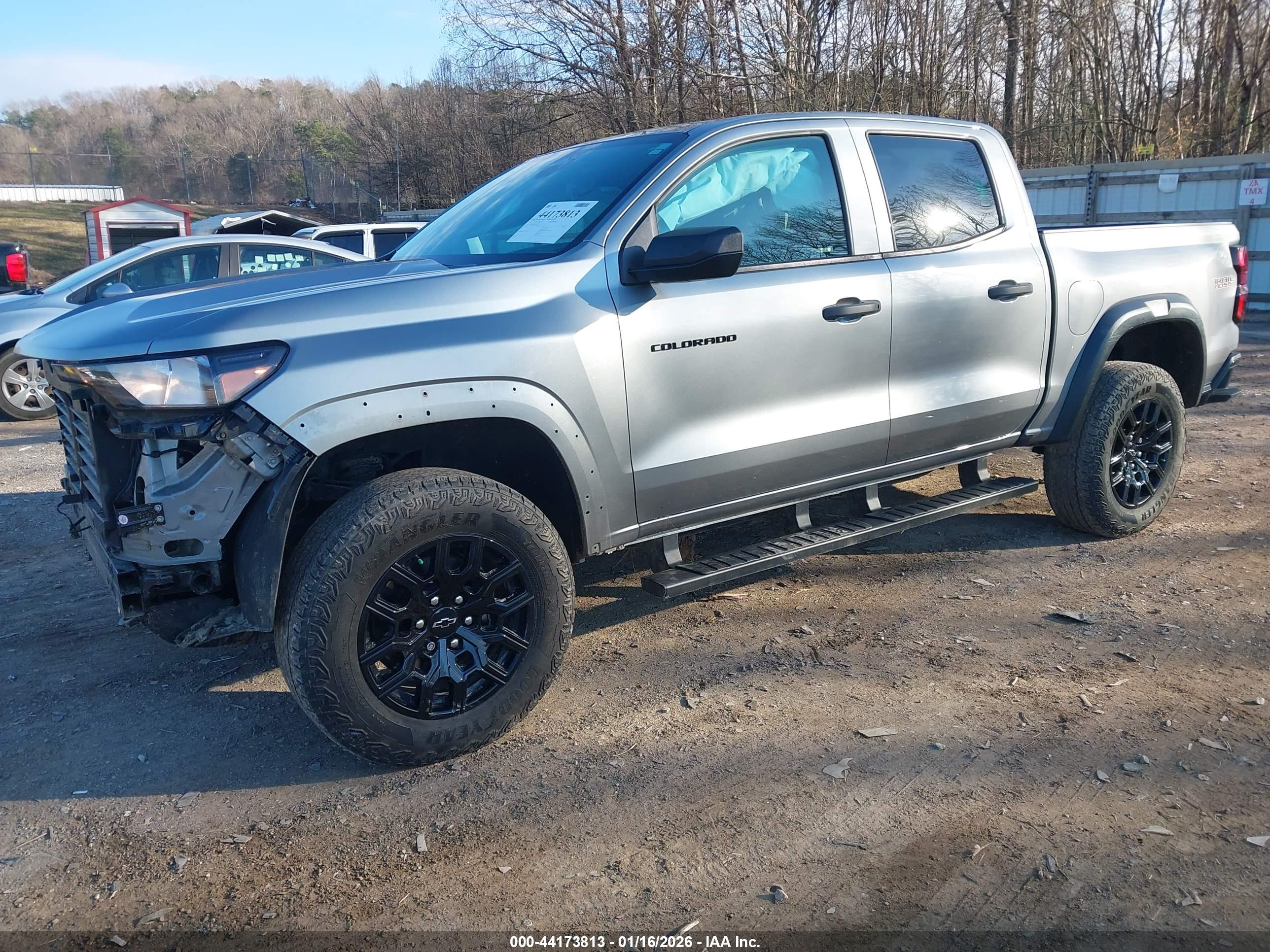 CHEVROLET COLORADO image 2