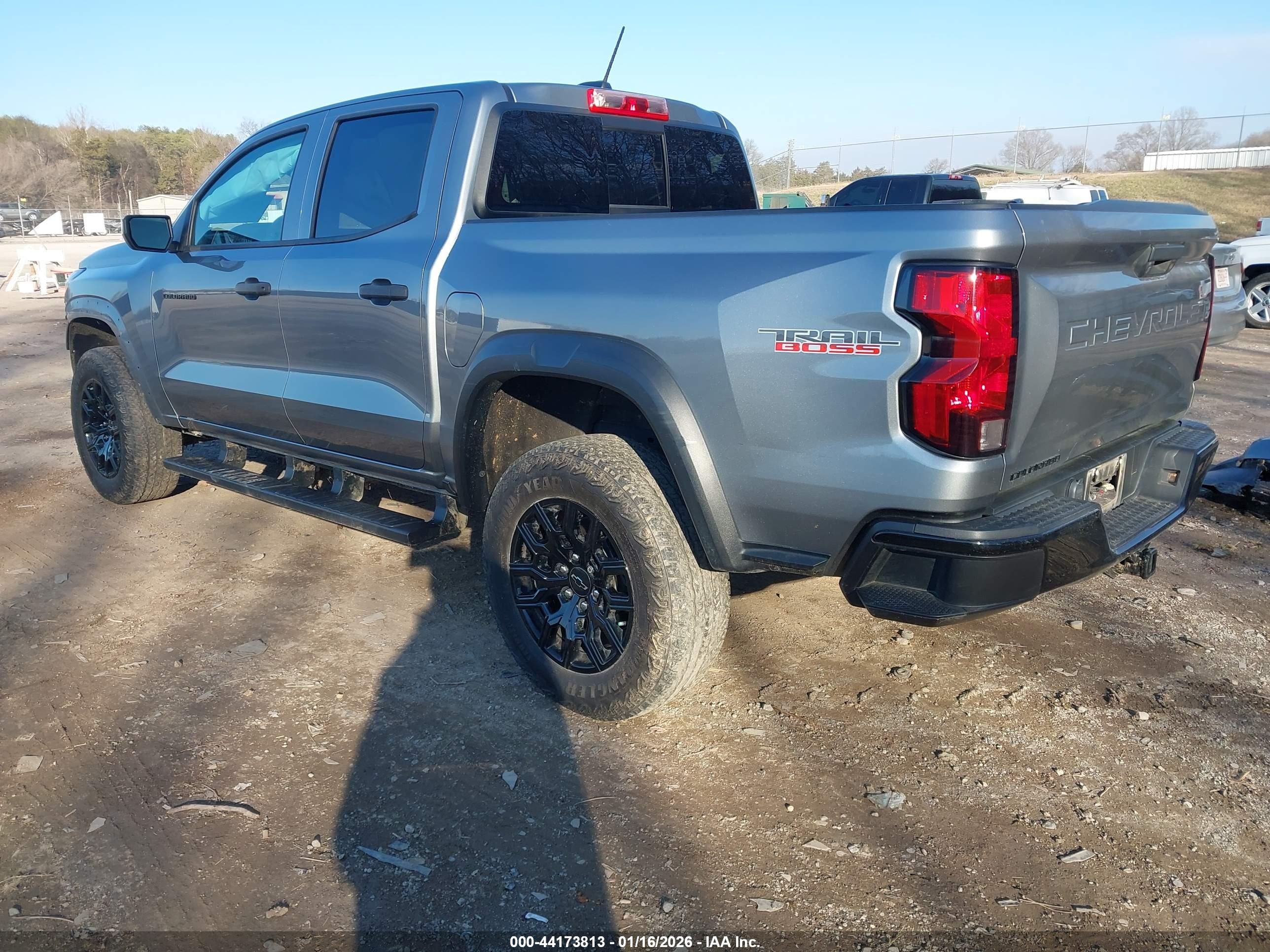 CHEVROLET COLORADO image 3