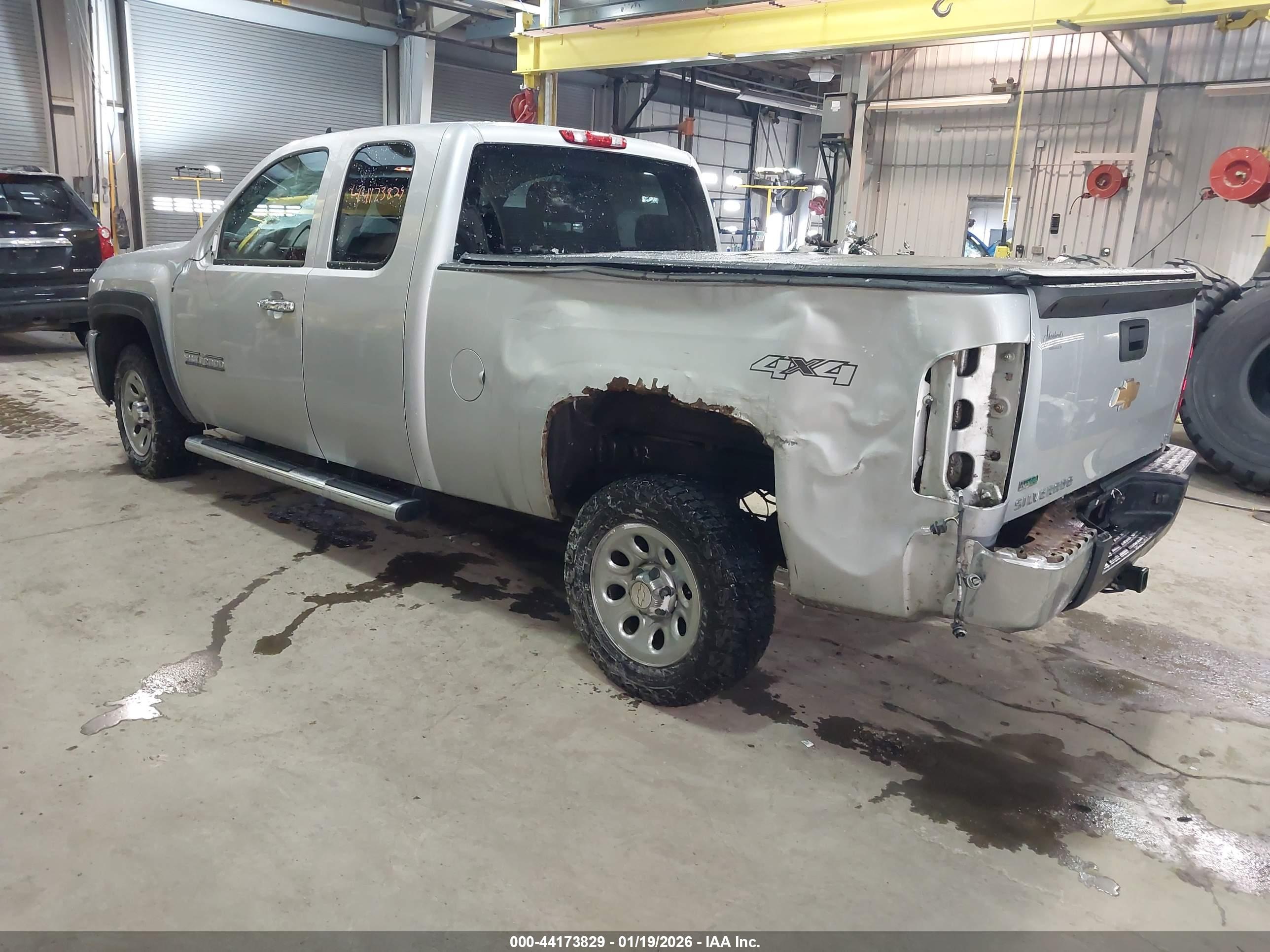 CHEVROLET SILVERADO image 3