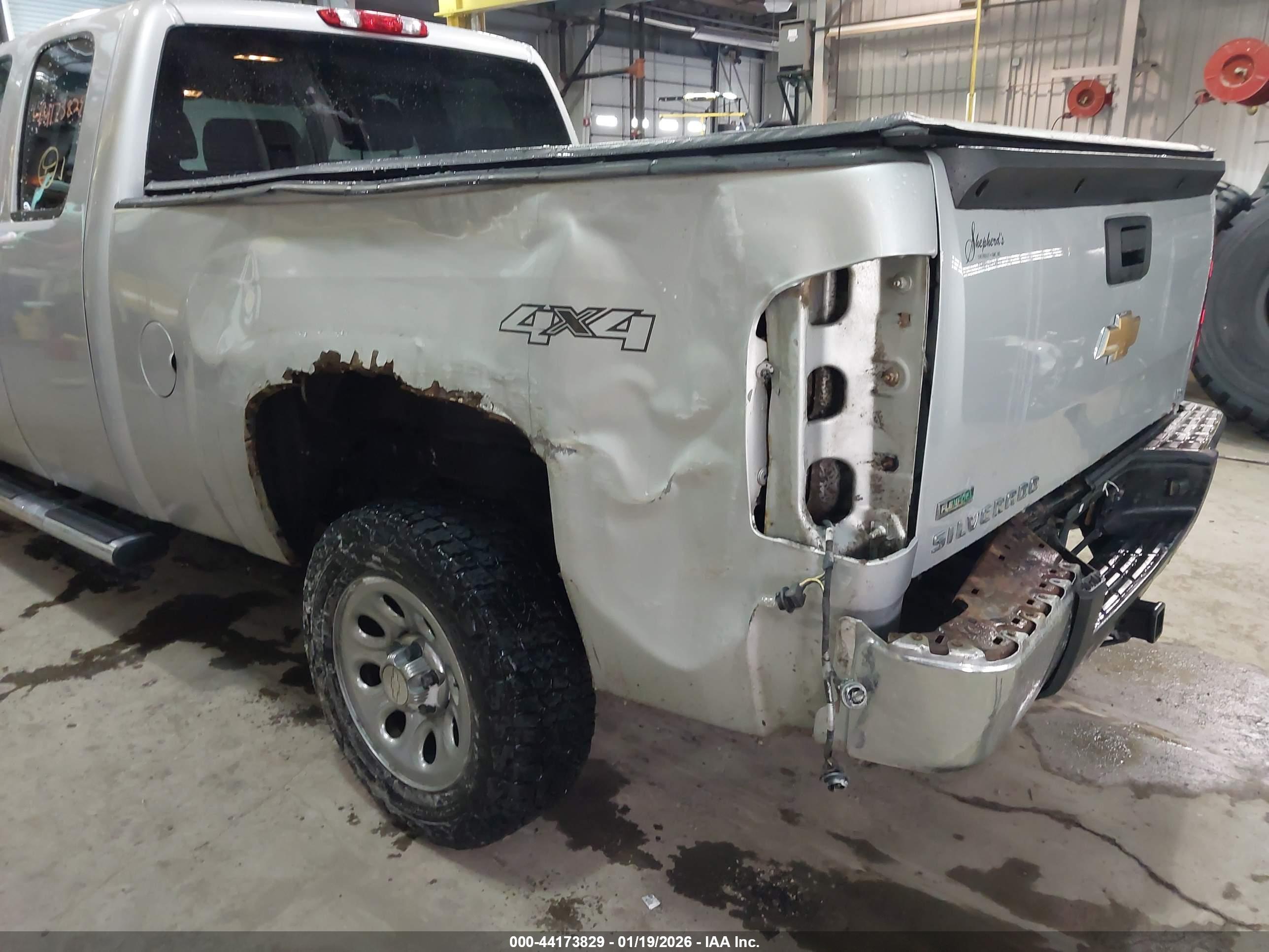CHEVROLET SILVERADO image 6
