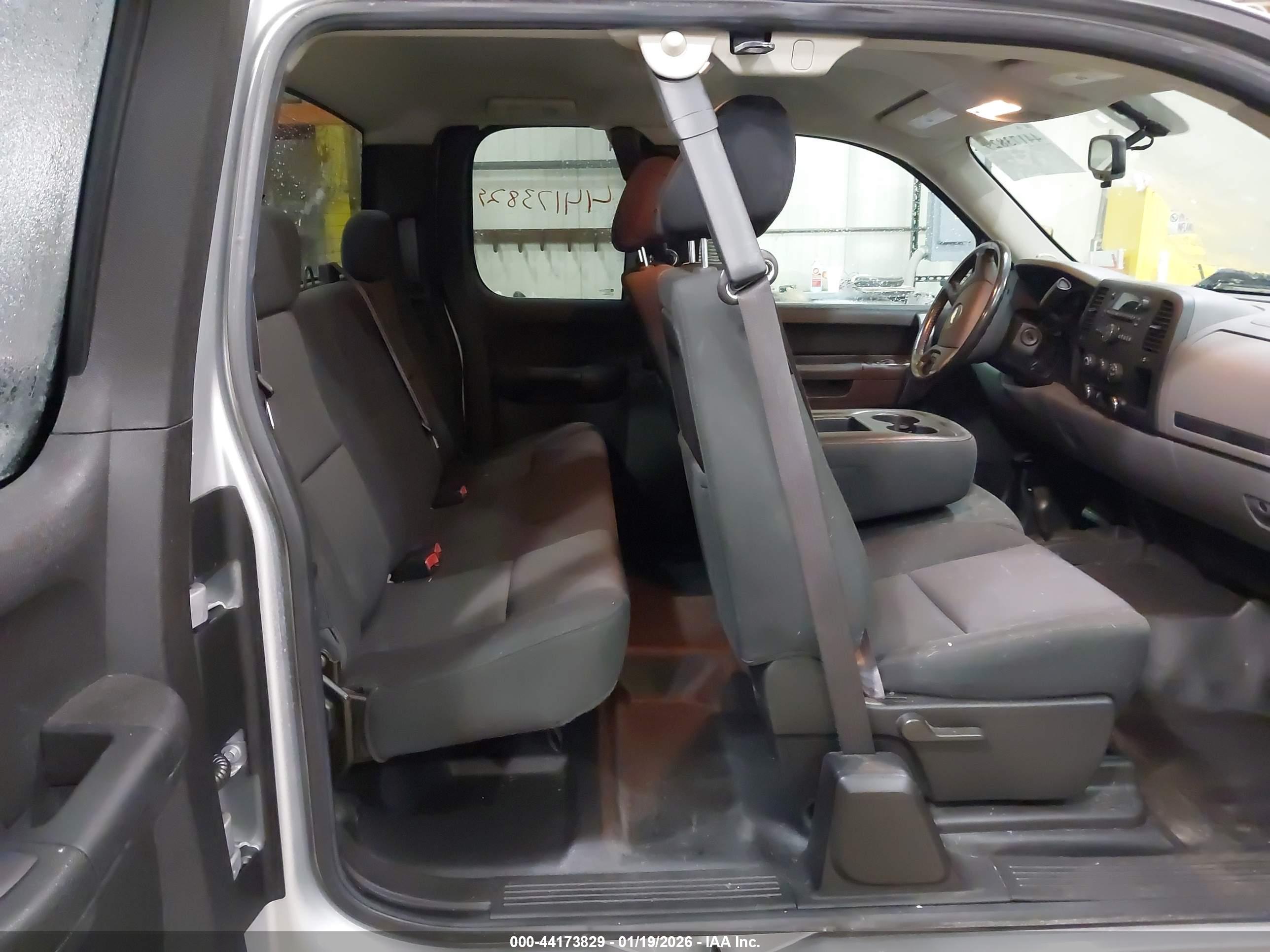 CHEVROLET SILVERADO image 8