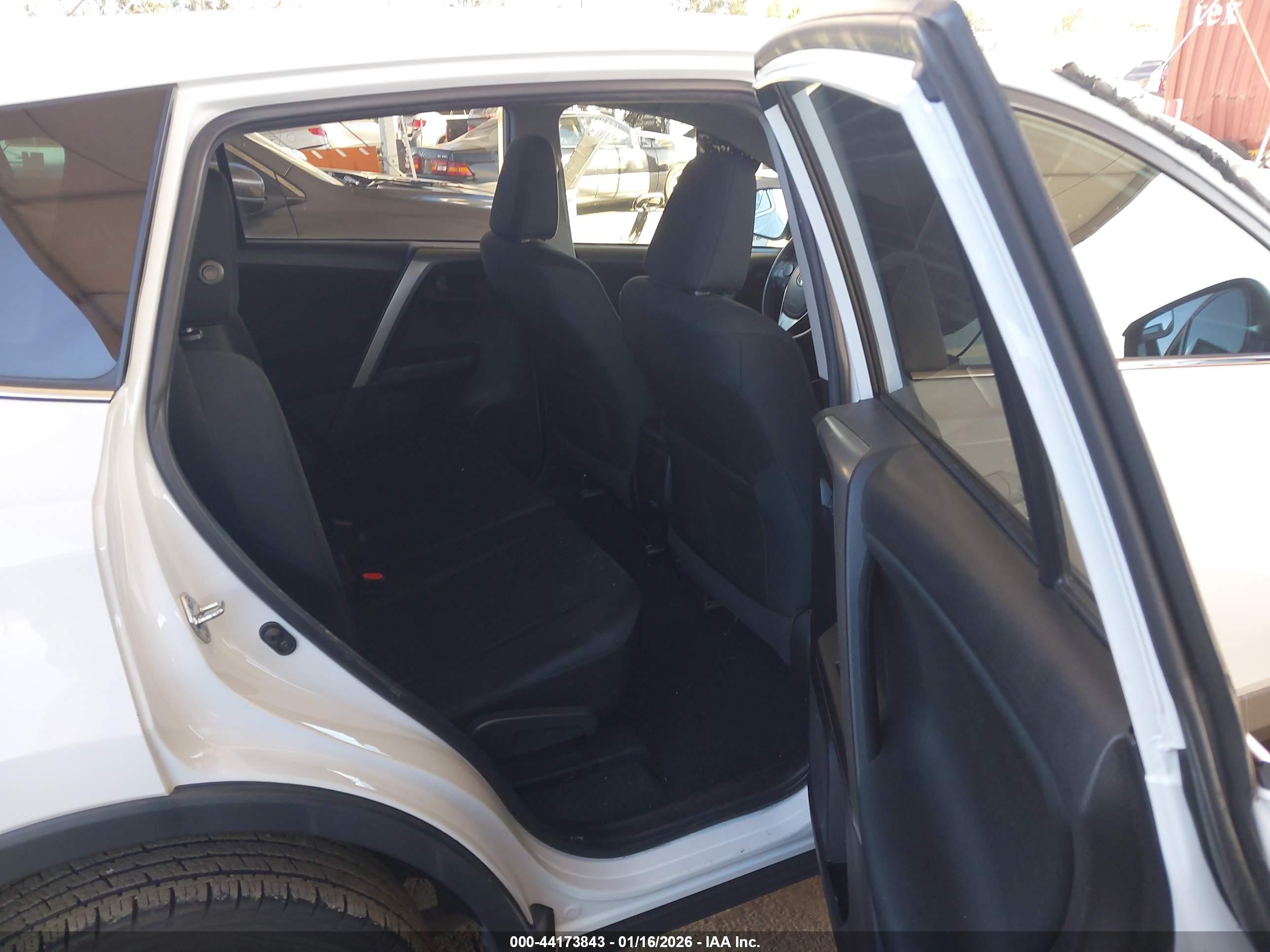 TOYOTA RAV4 image 8