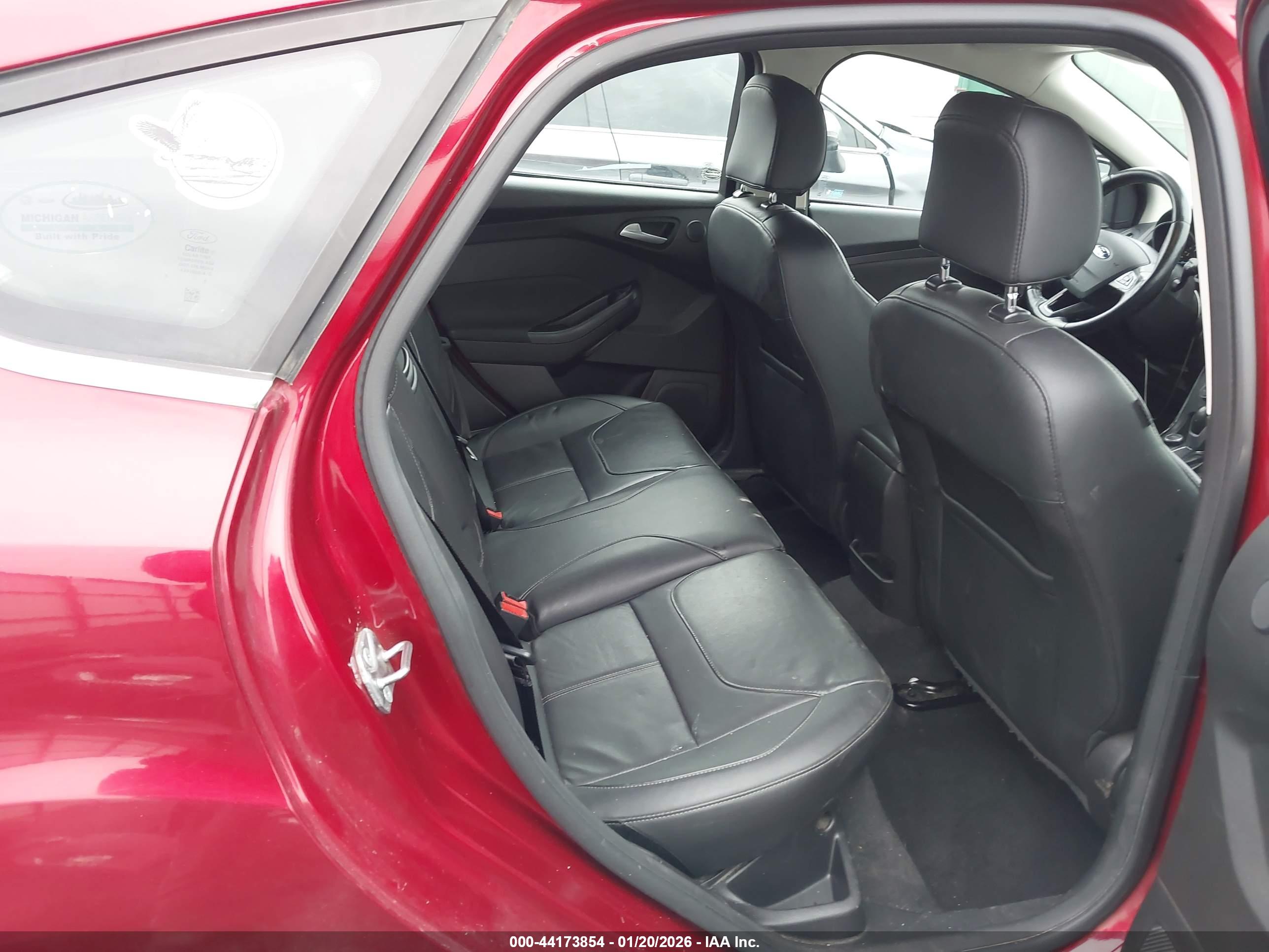 FORD FOCUS image 8