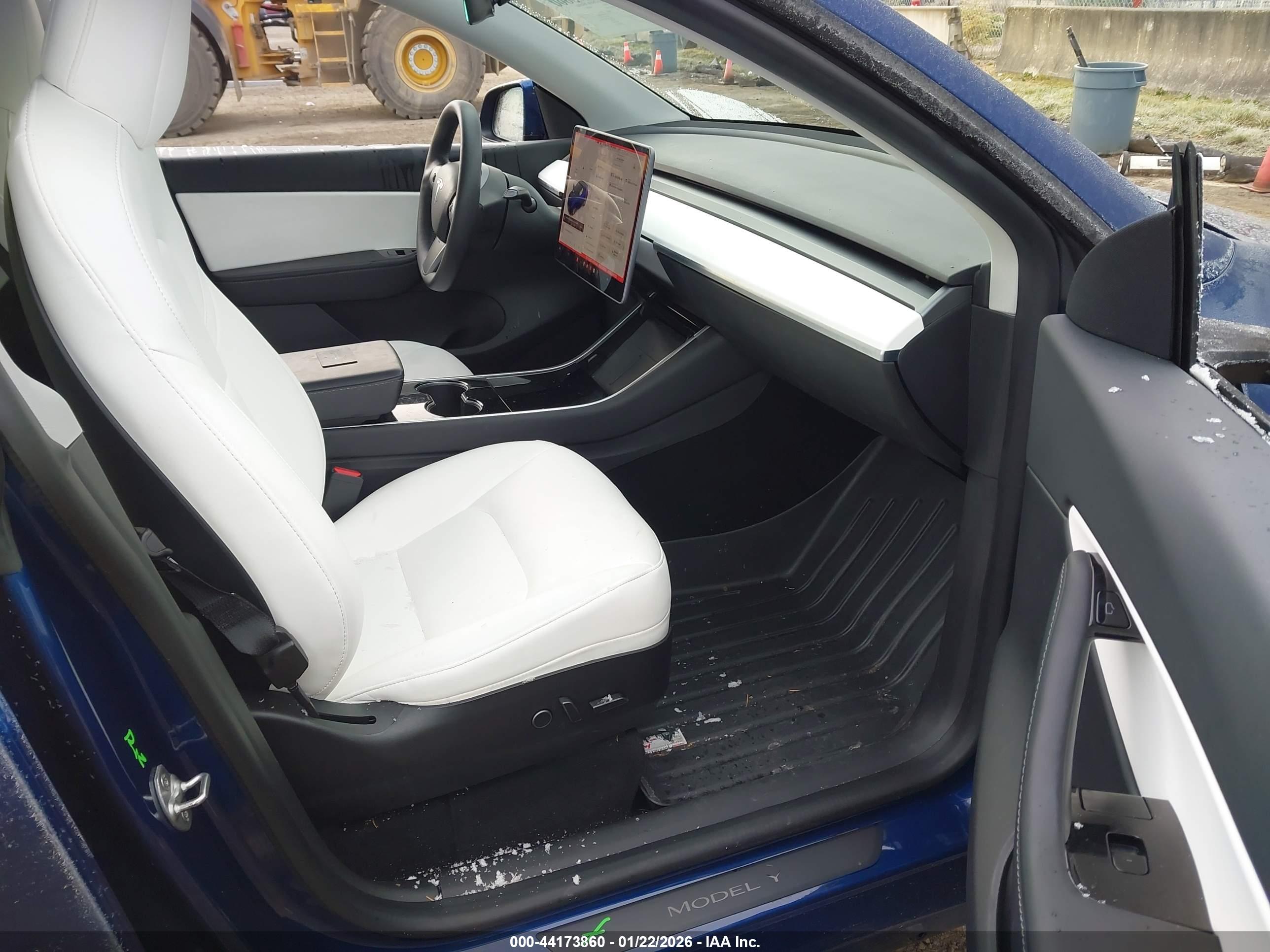 TESLA MODEL image 5