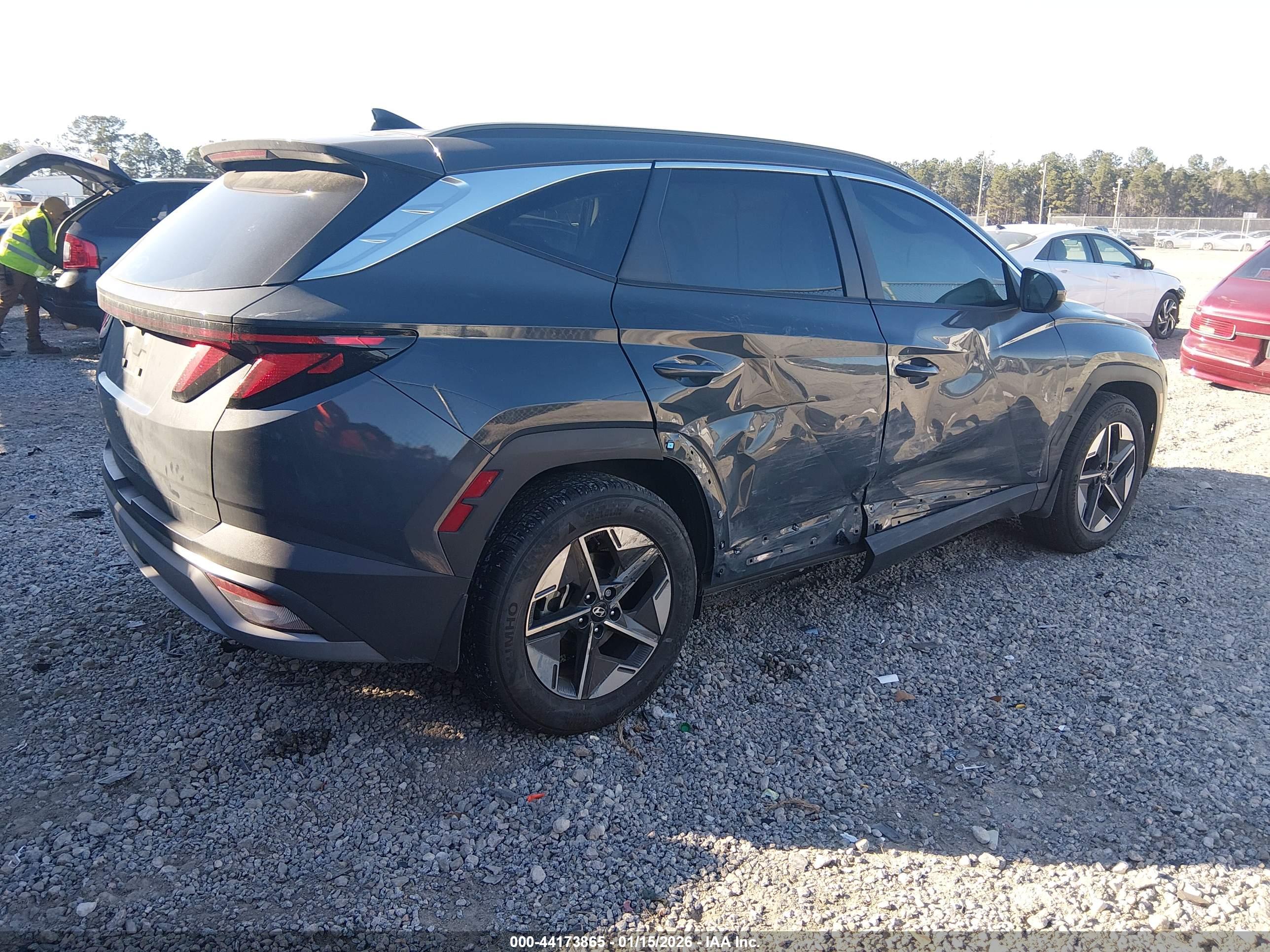 HYUNDAI TUCSON image 4