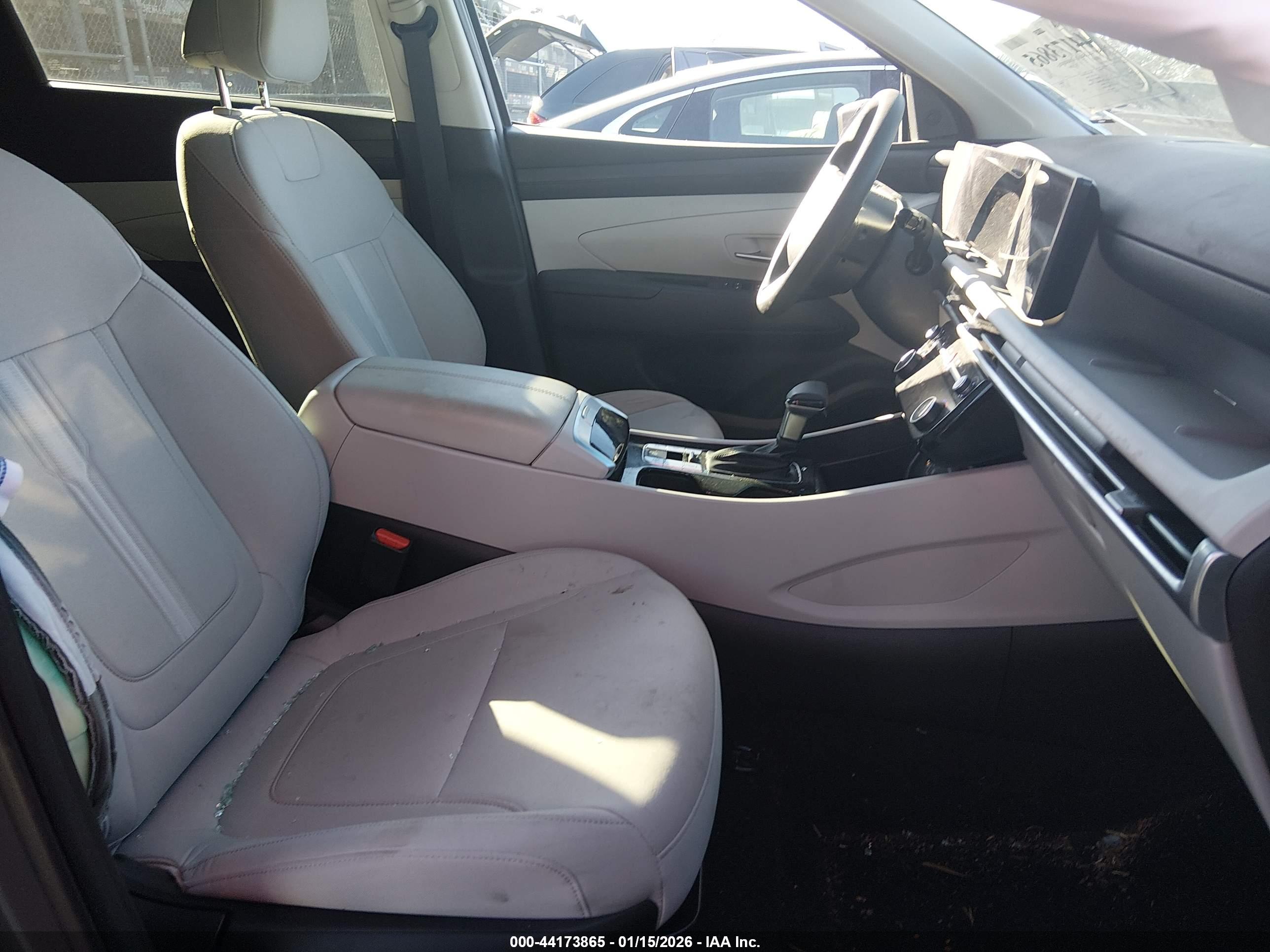 HYUNDAI TUCSON image 5