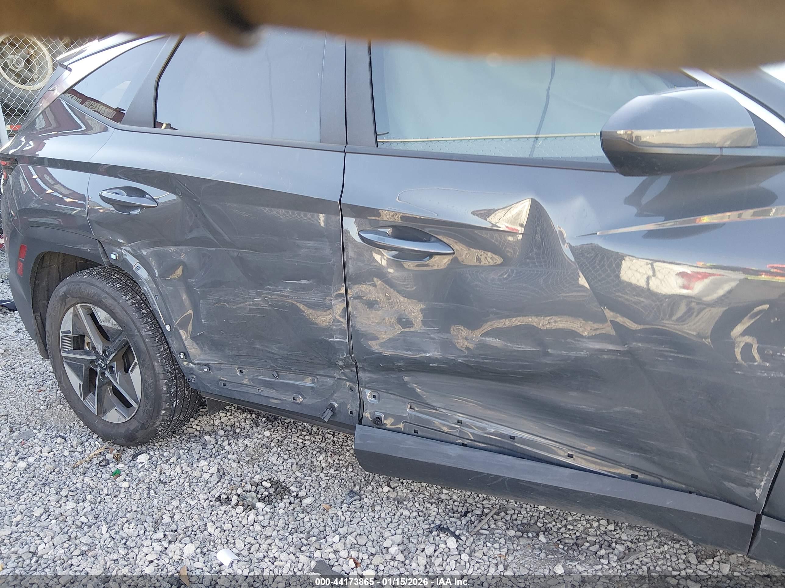 HYUNDAI TUCSON image 6