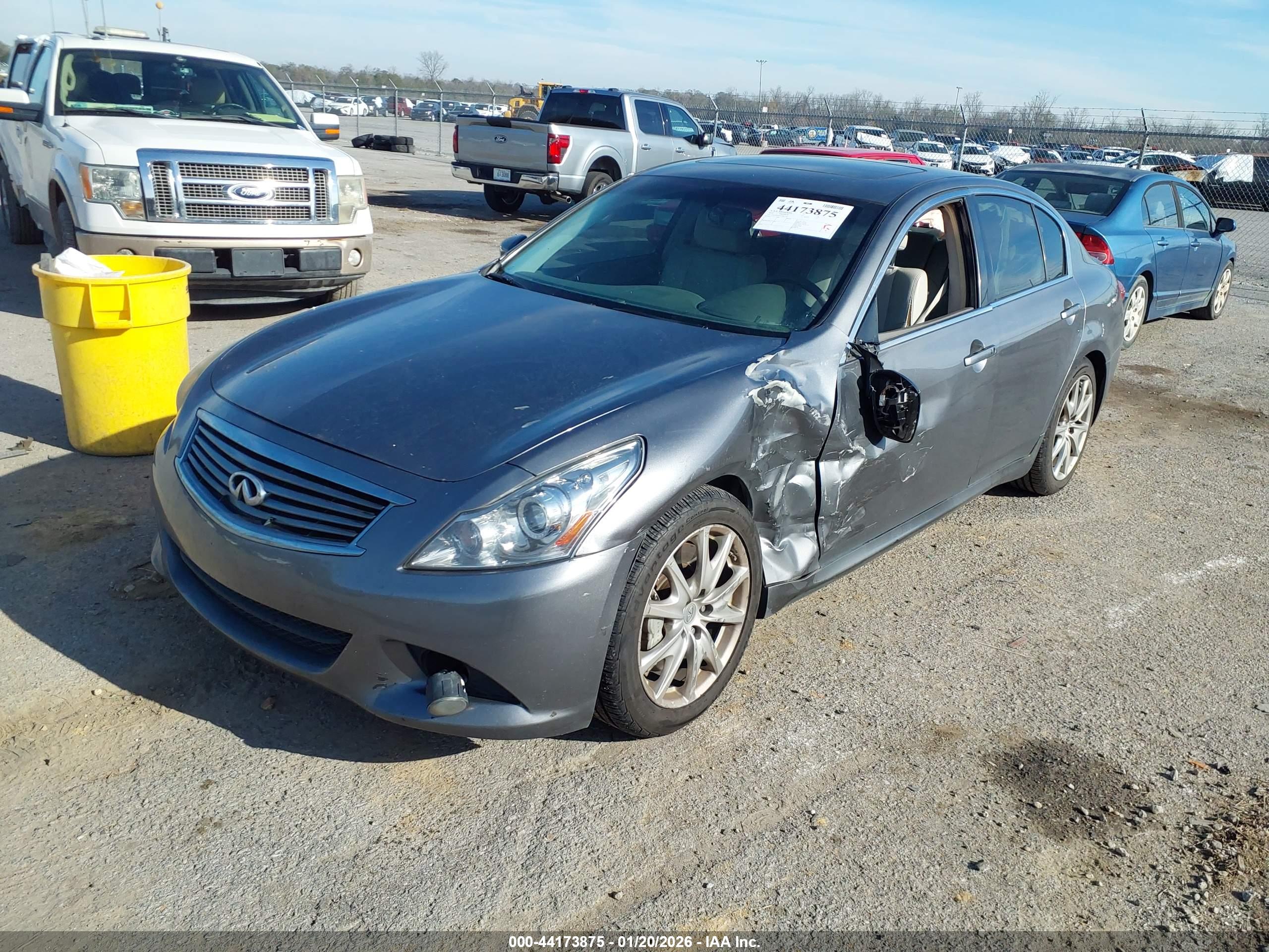 INFINITI G37 image 2