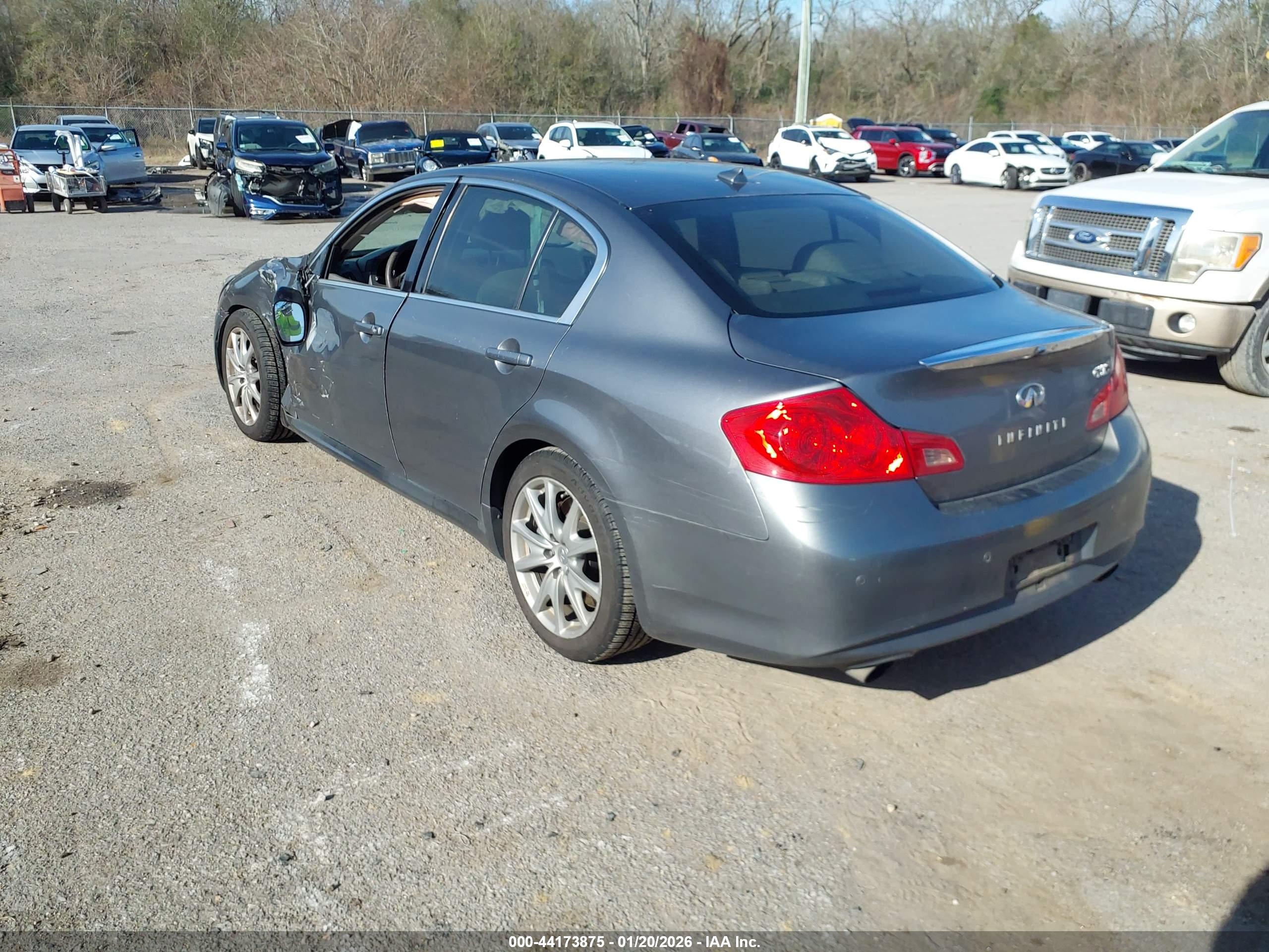INFINITI G37 image 3