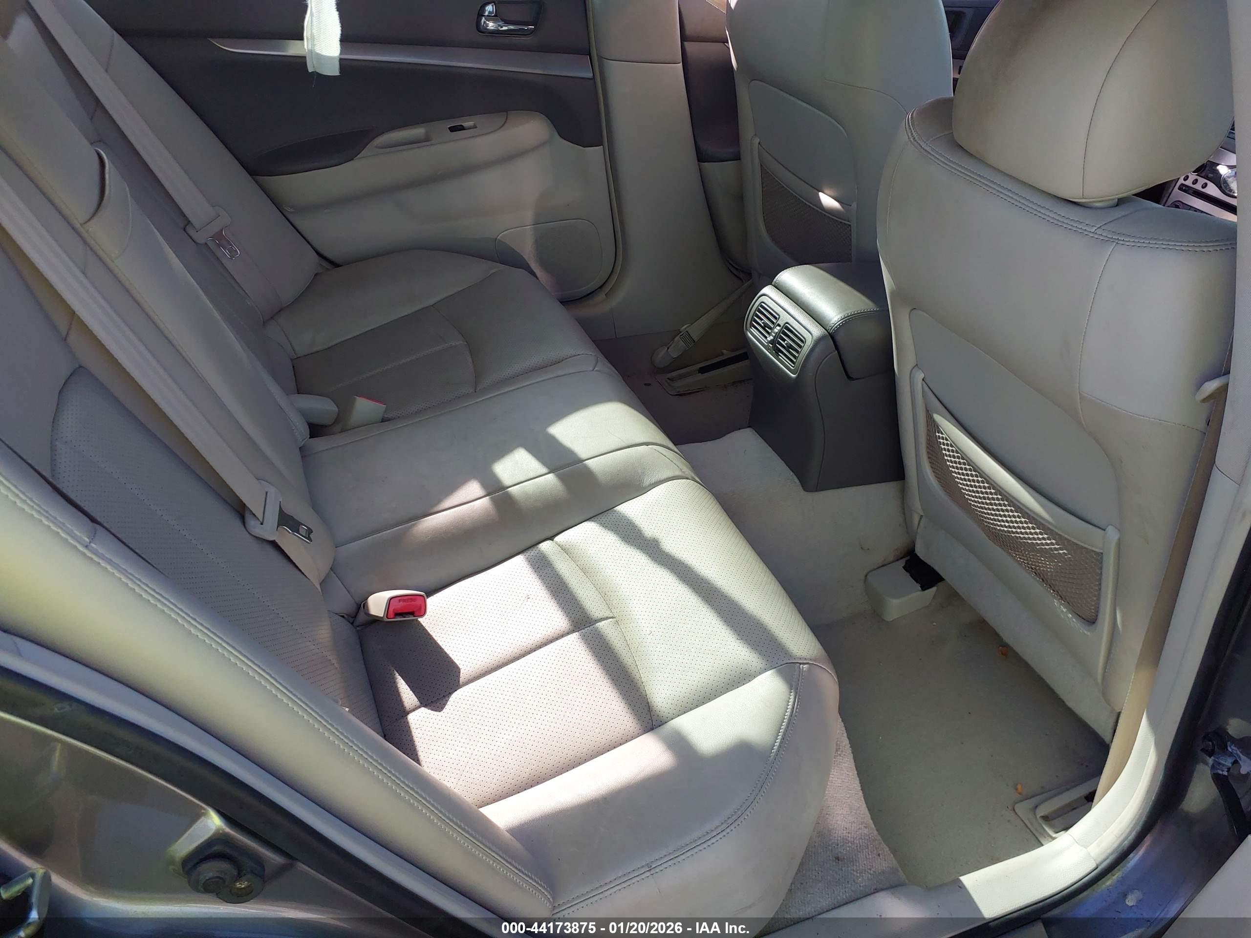 INFINITI G37 image 8