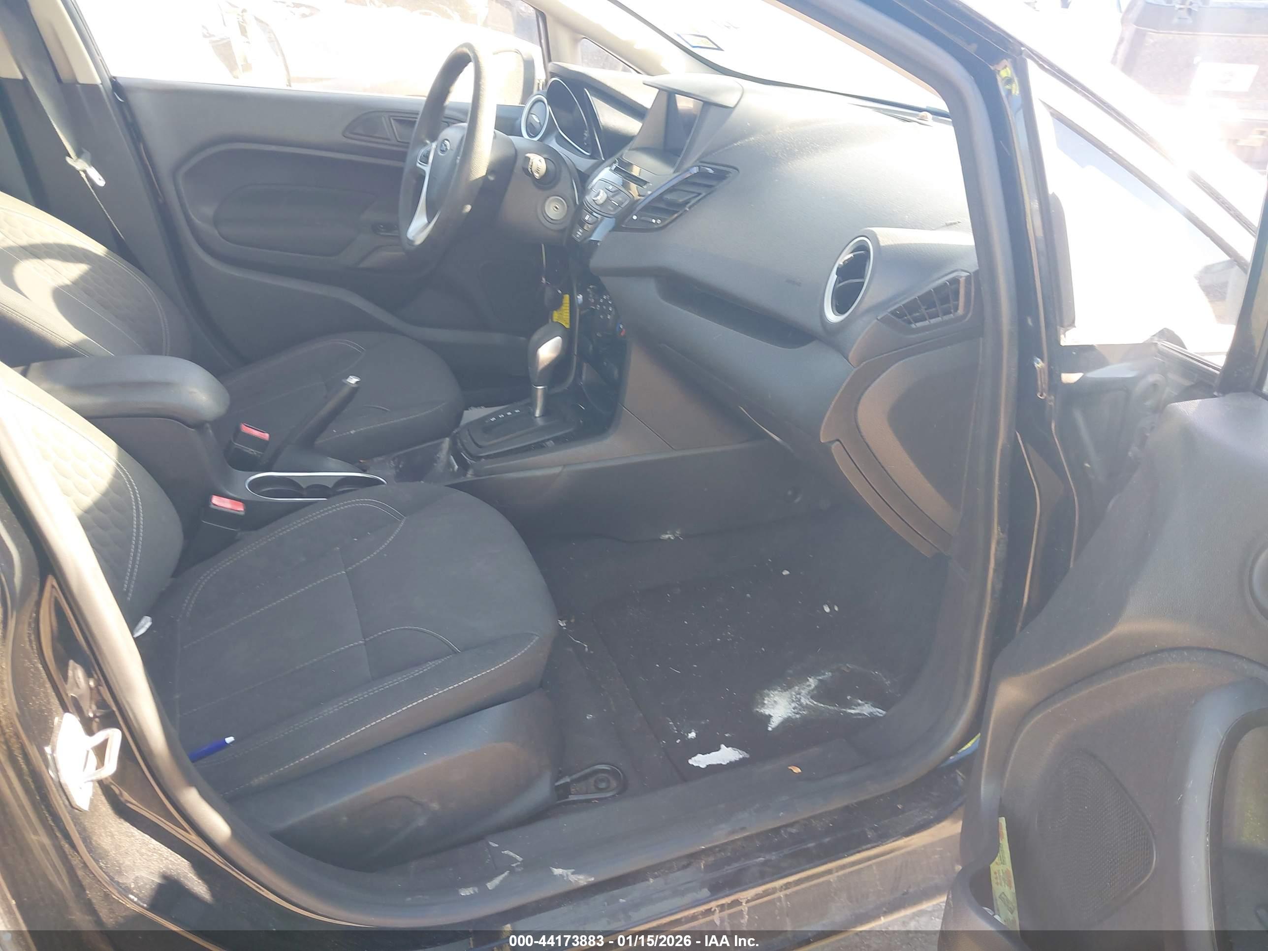 FORD FIESTA image 5
